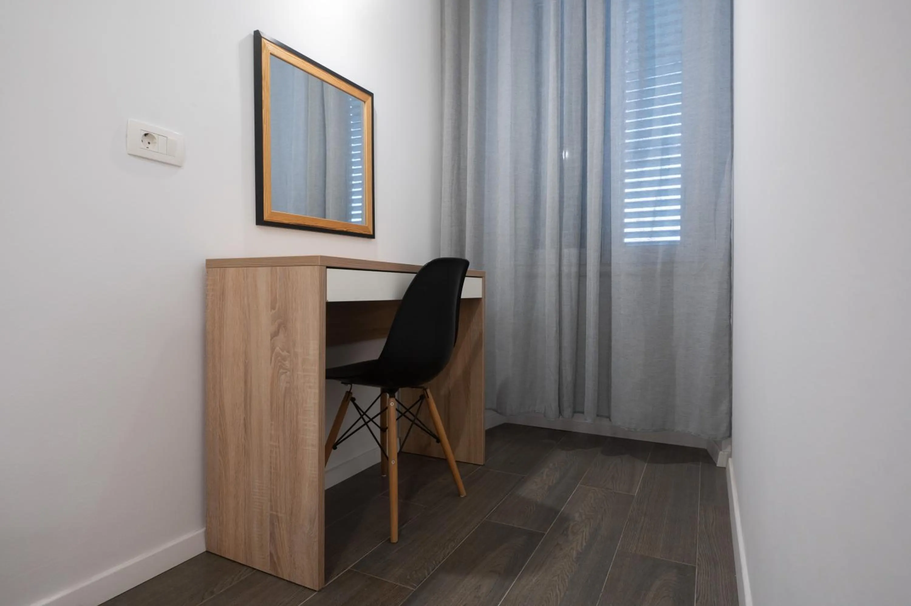 hair dresser in Pyrotima Apartments