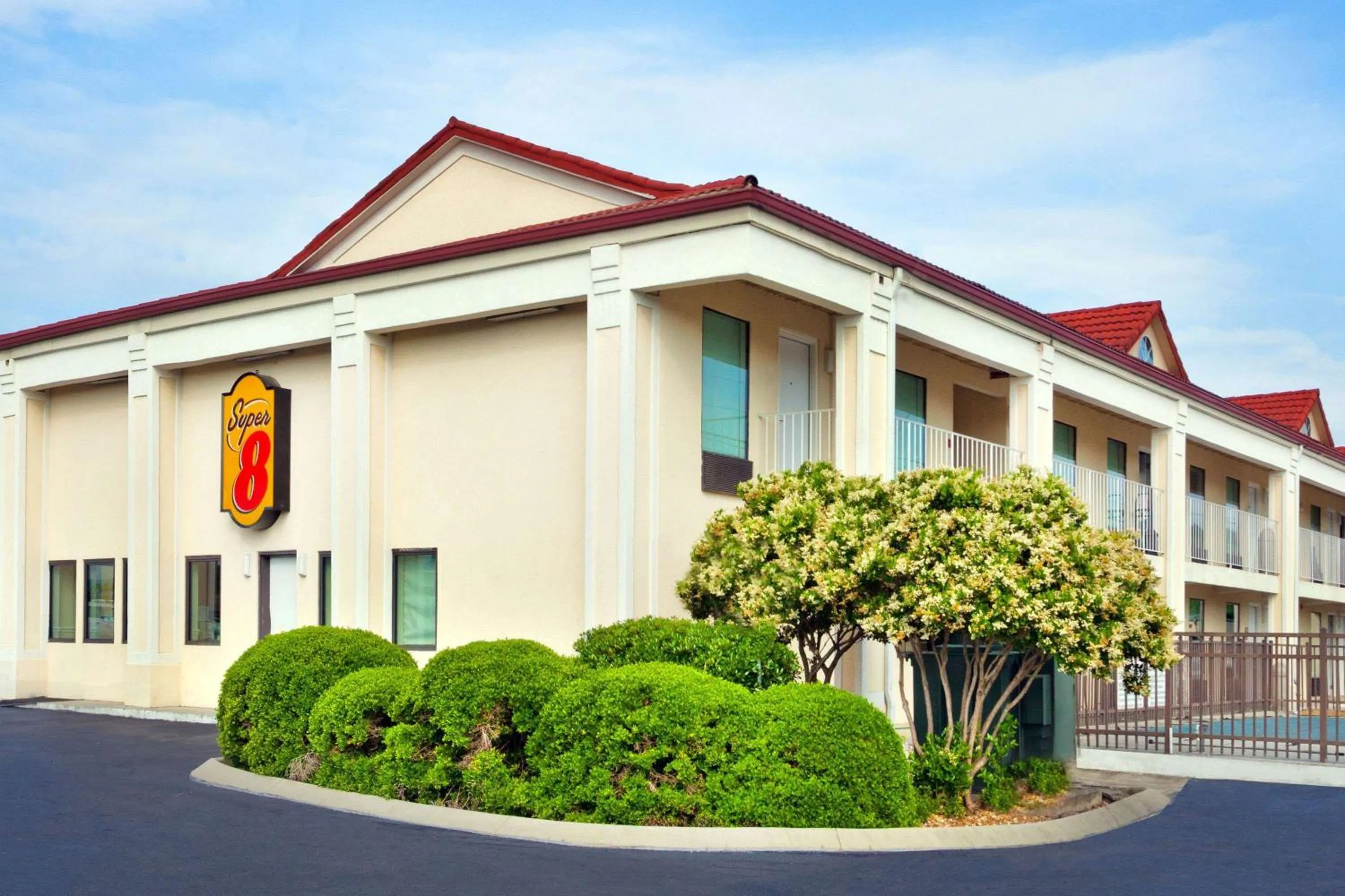 Property building in Super 8 by Wyndham Ringgold Chattanooga Area