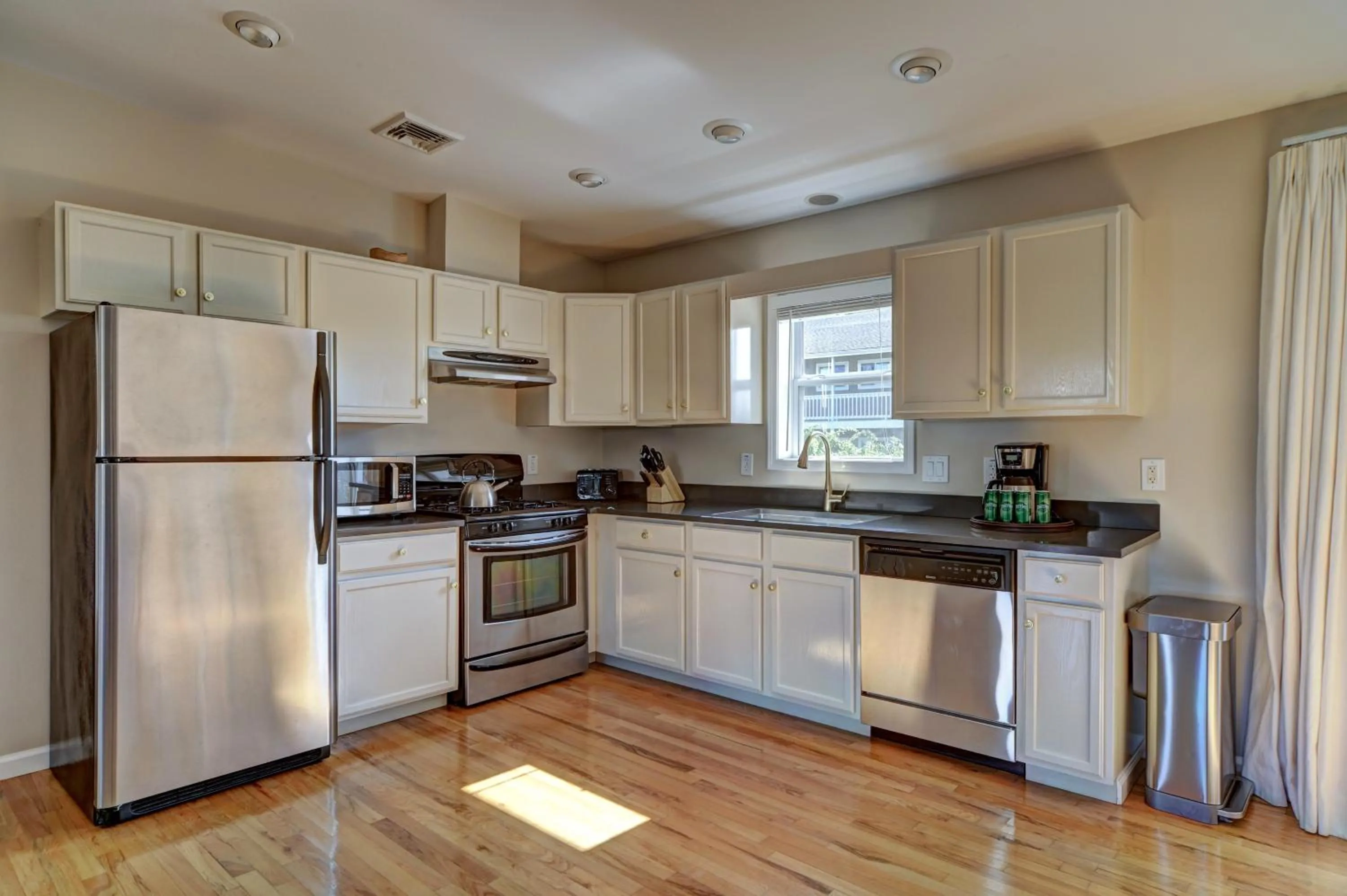 Kitchen or kitchenette in The Montauk Beach House
