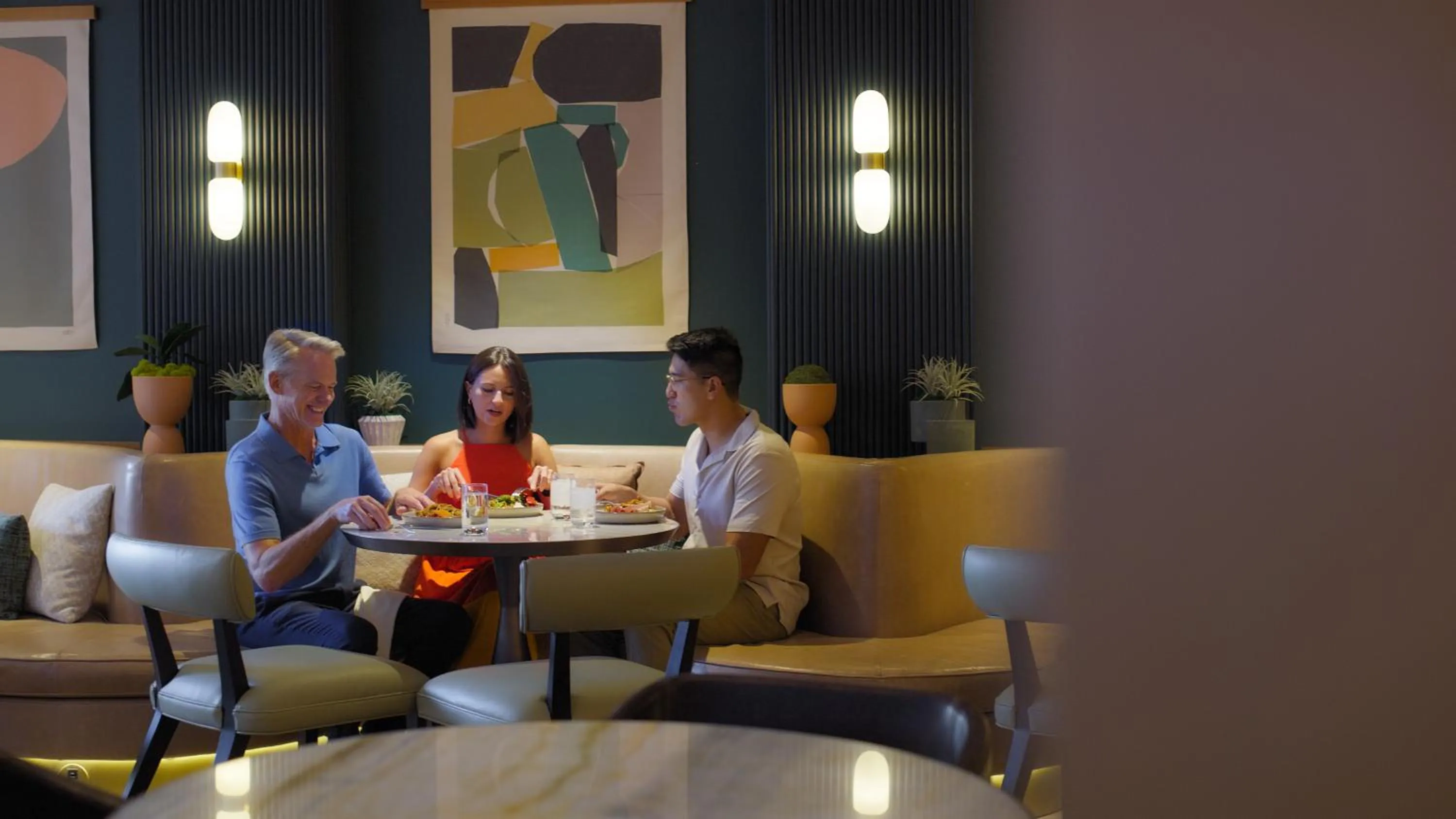 Lounge or bar in Hyatt Regency Irvine