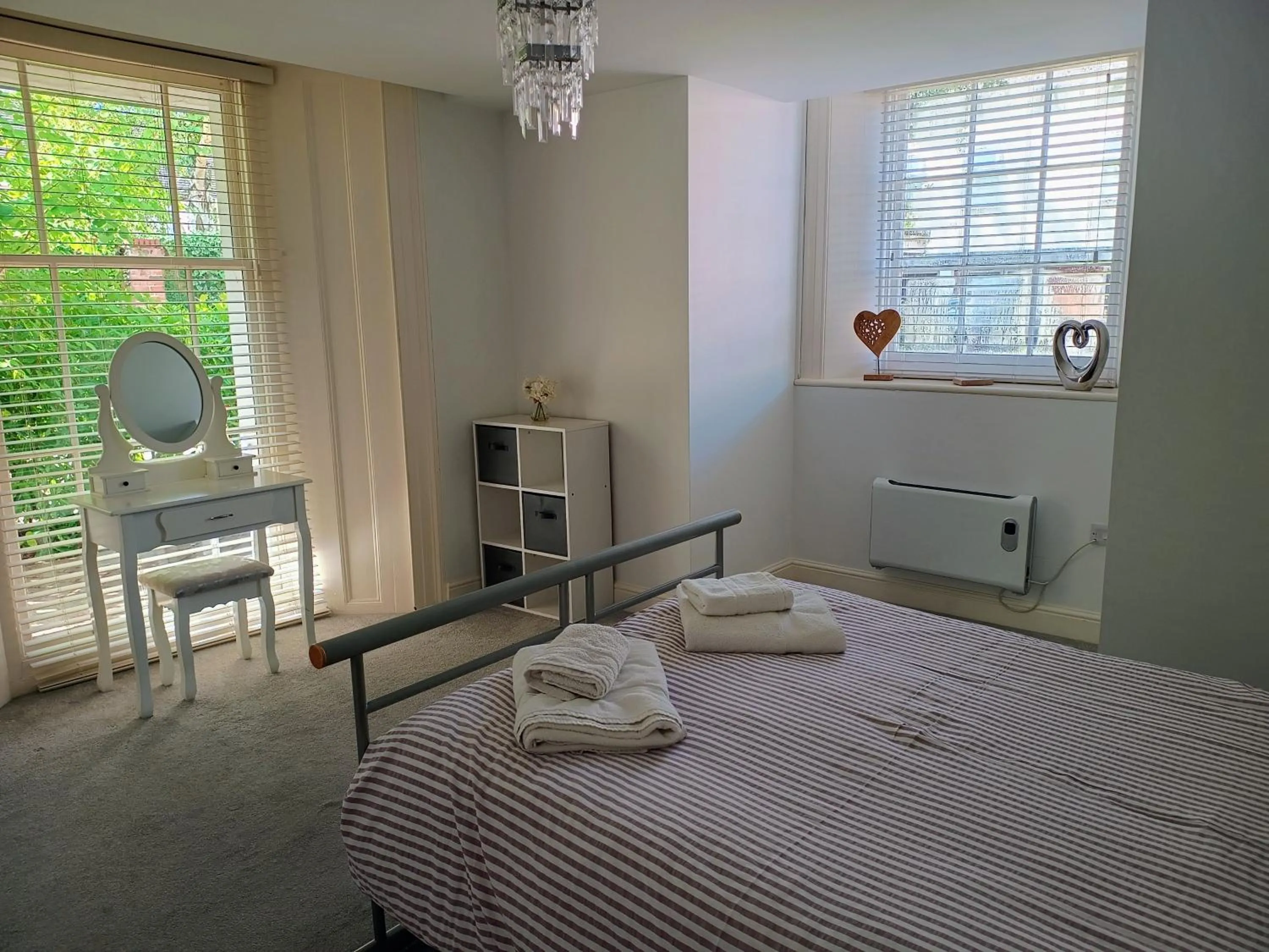 Bed in Luxury 2-Bed Flat Central Ipswich Parking