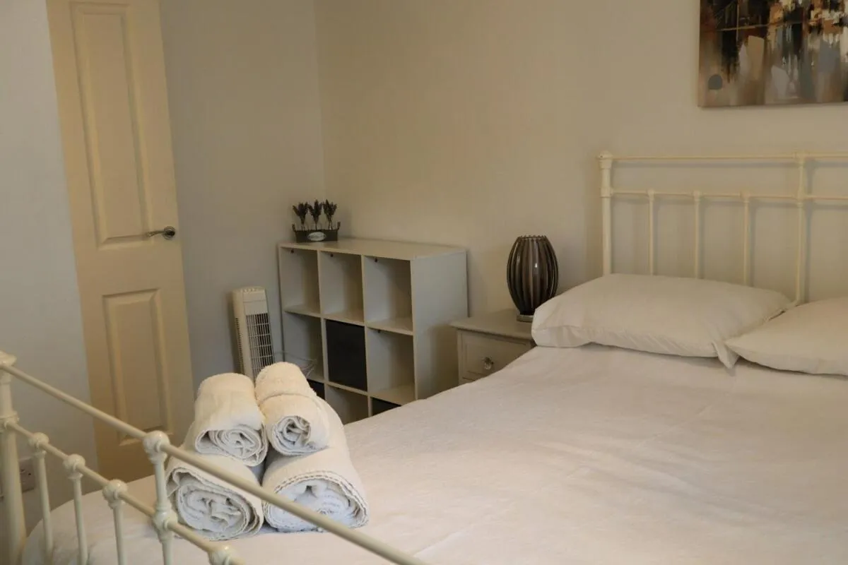 Bed in Luxury 2-Bed Flat Central Ipswich Parking