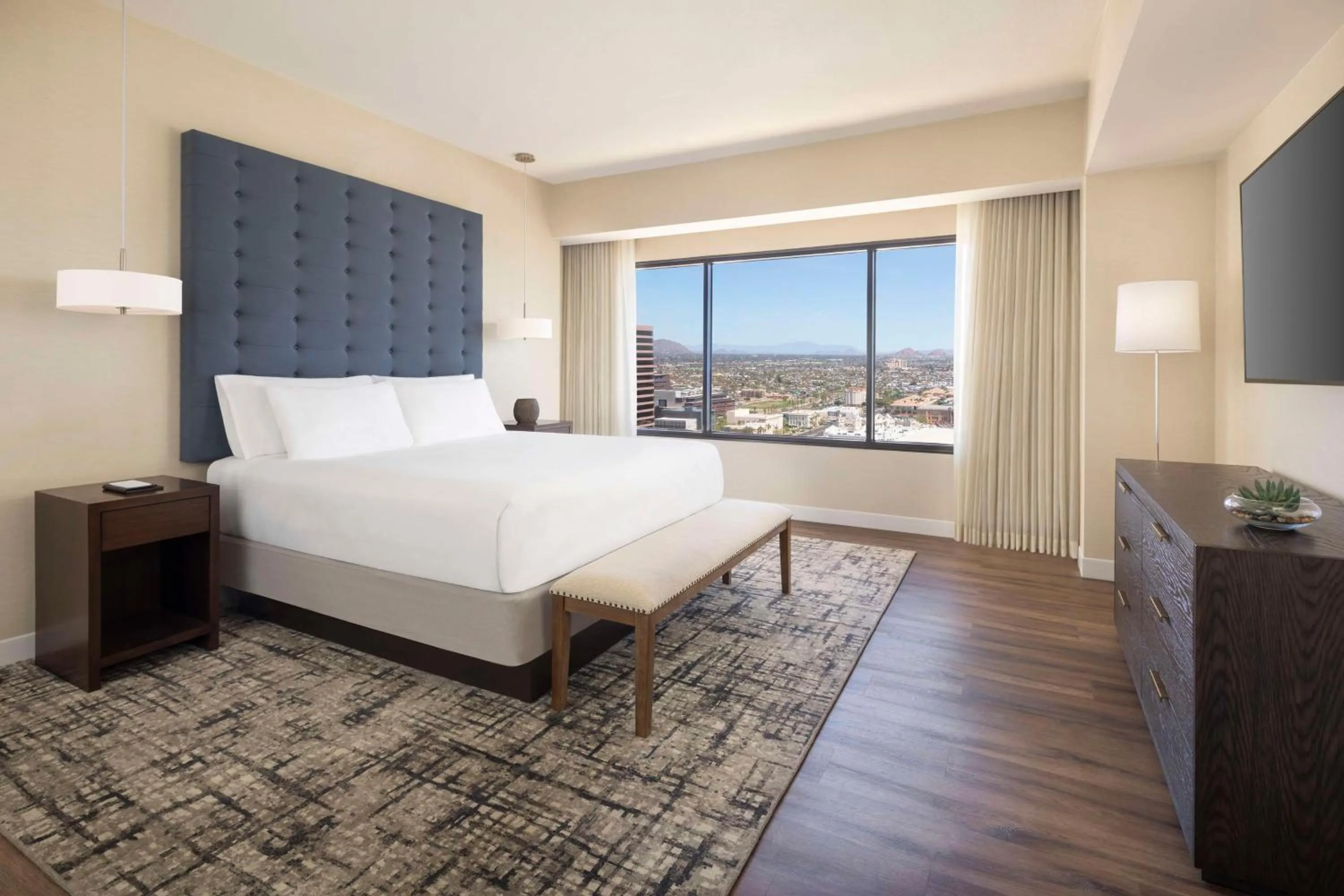 Photo of the whole room, Bed in Hyatt Regency Phoenix Downtown