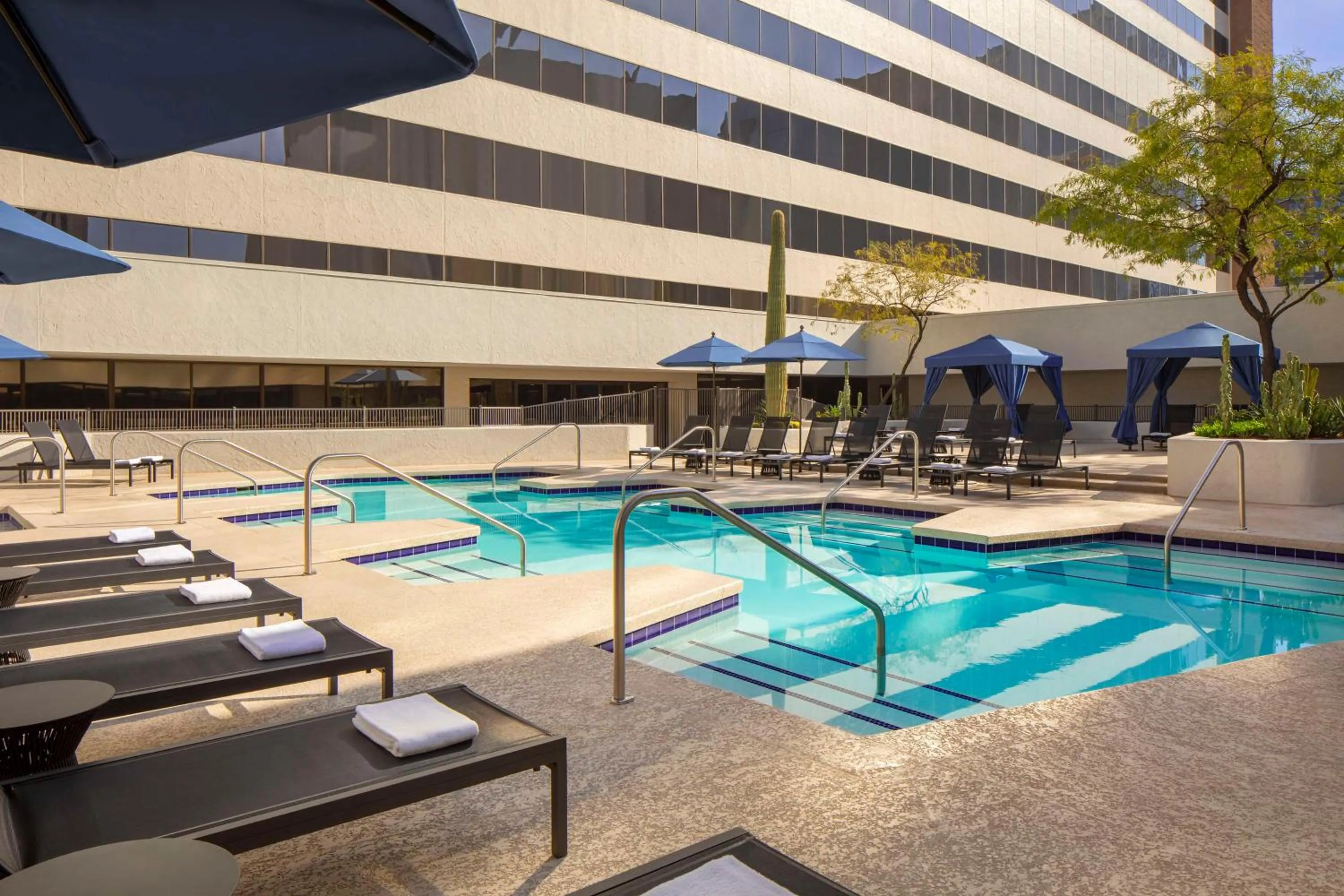Swimming pool in Hyatt Regency Phoenix Downtown