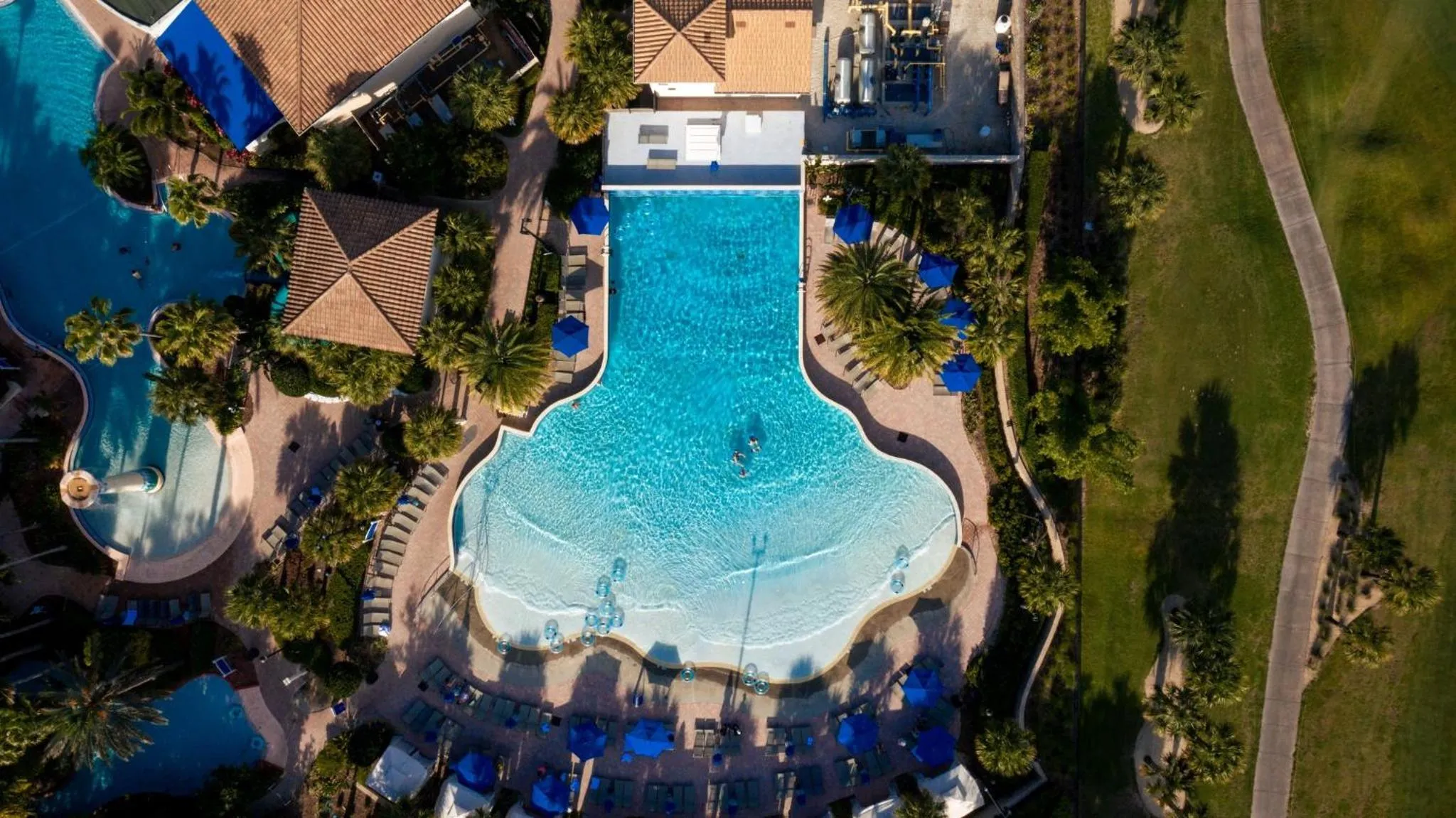 Swimming pool in Omni Orlando Resort at Championsgate