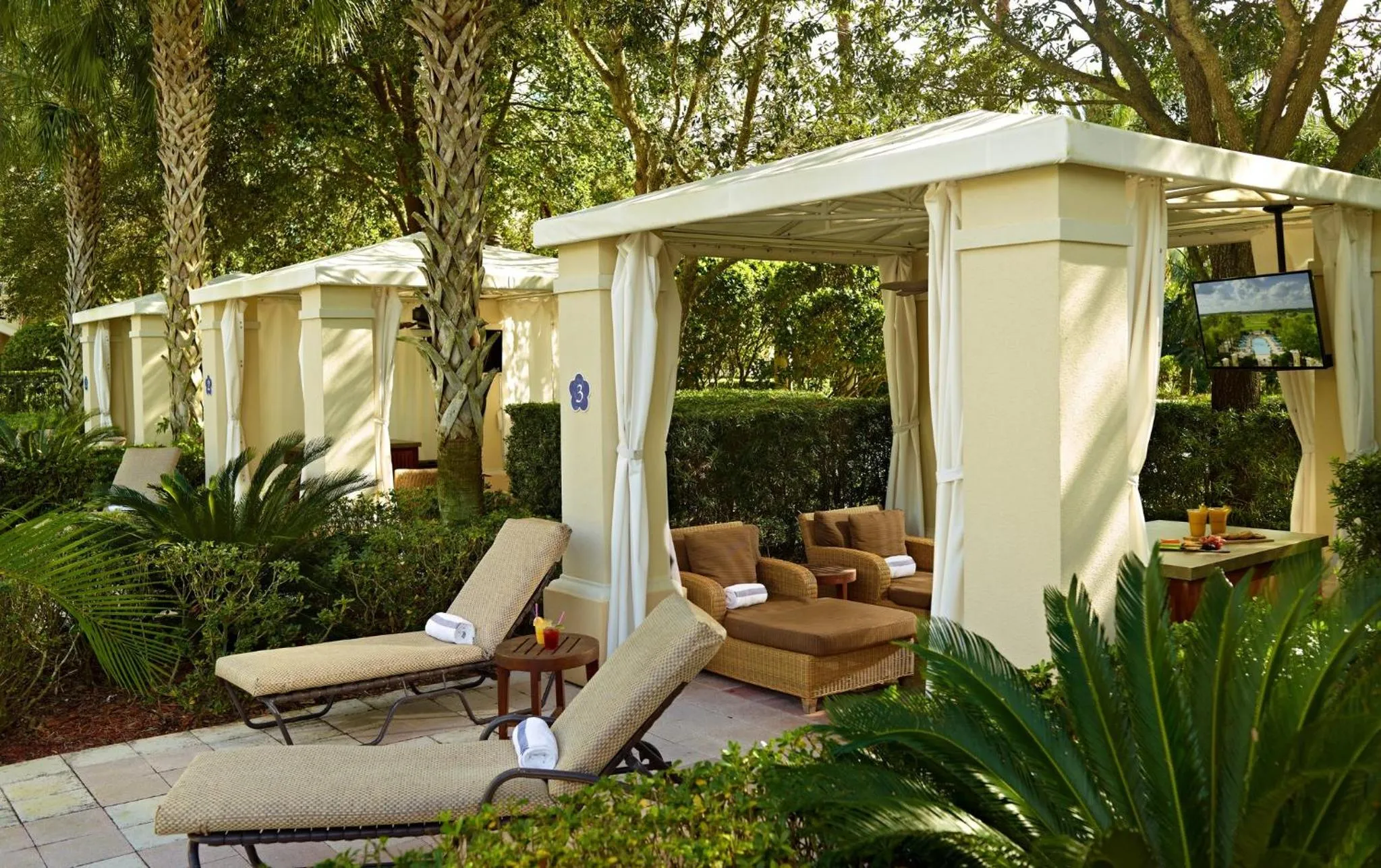 Swimming pool in Omni Orlando Resort at Championsgate