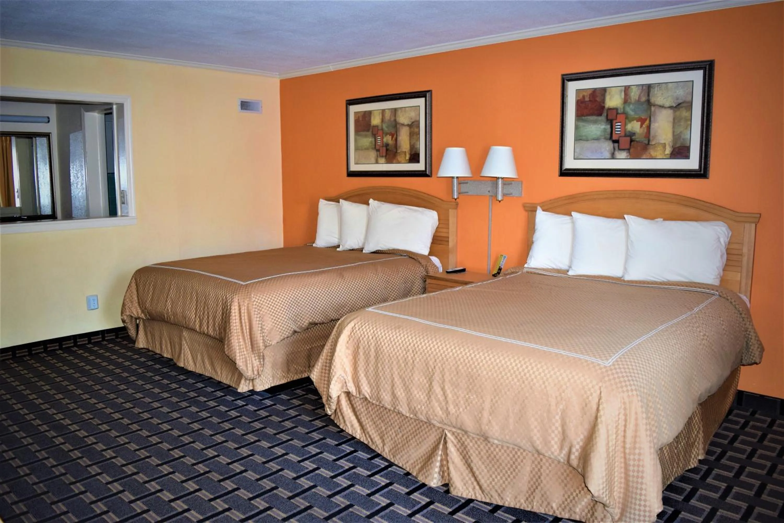 Bed in Budget Inn Conway