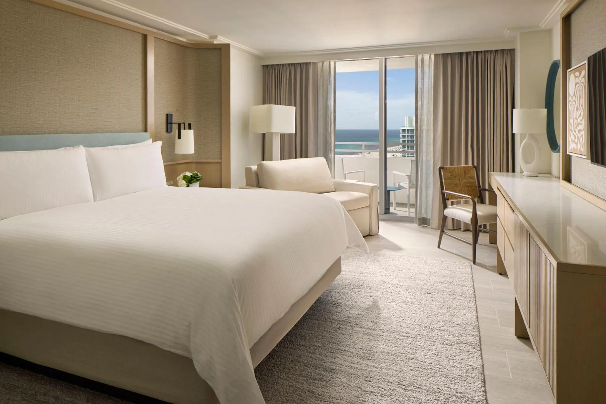 Photo of the whole room, Bed in Loews Miami Beach Hotel