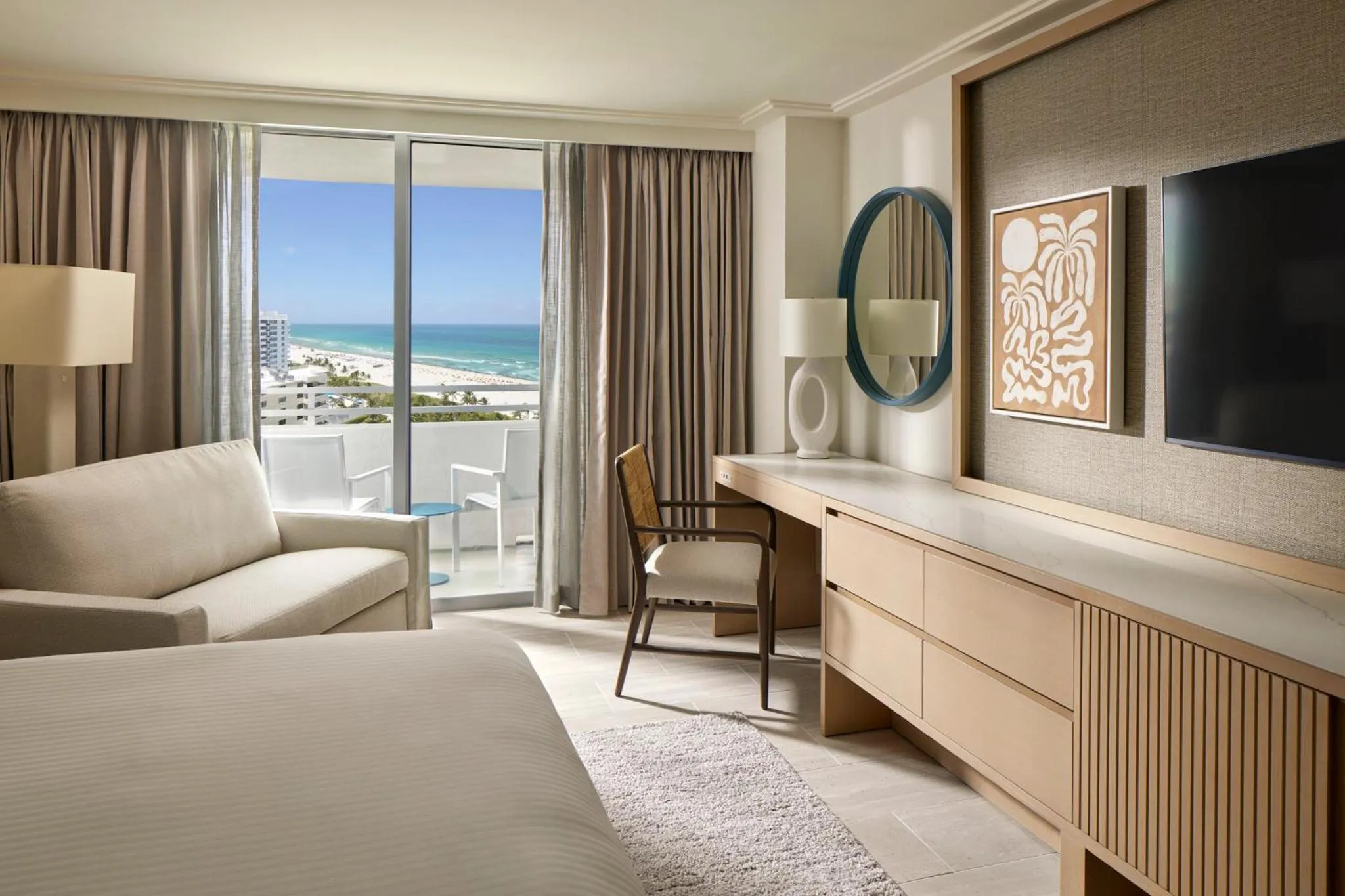Photo of the whole room, Bed in Loews Miami Beach Hotel