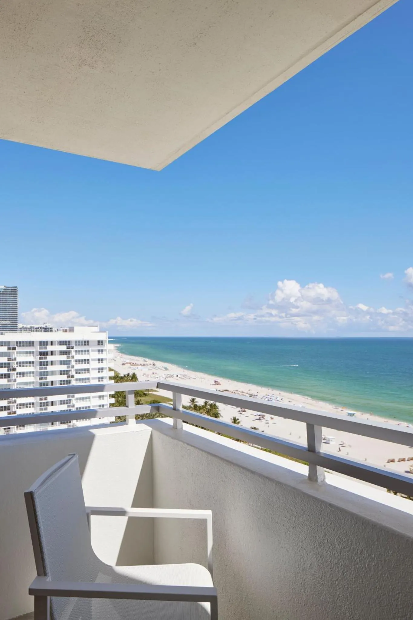 Facade/entrance in Loews Miami Beach Hotel