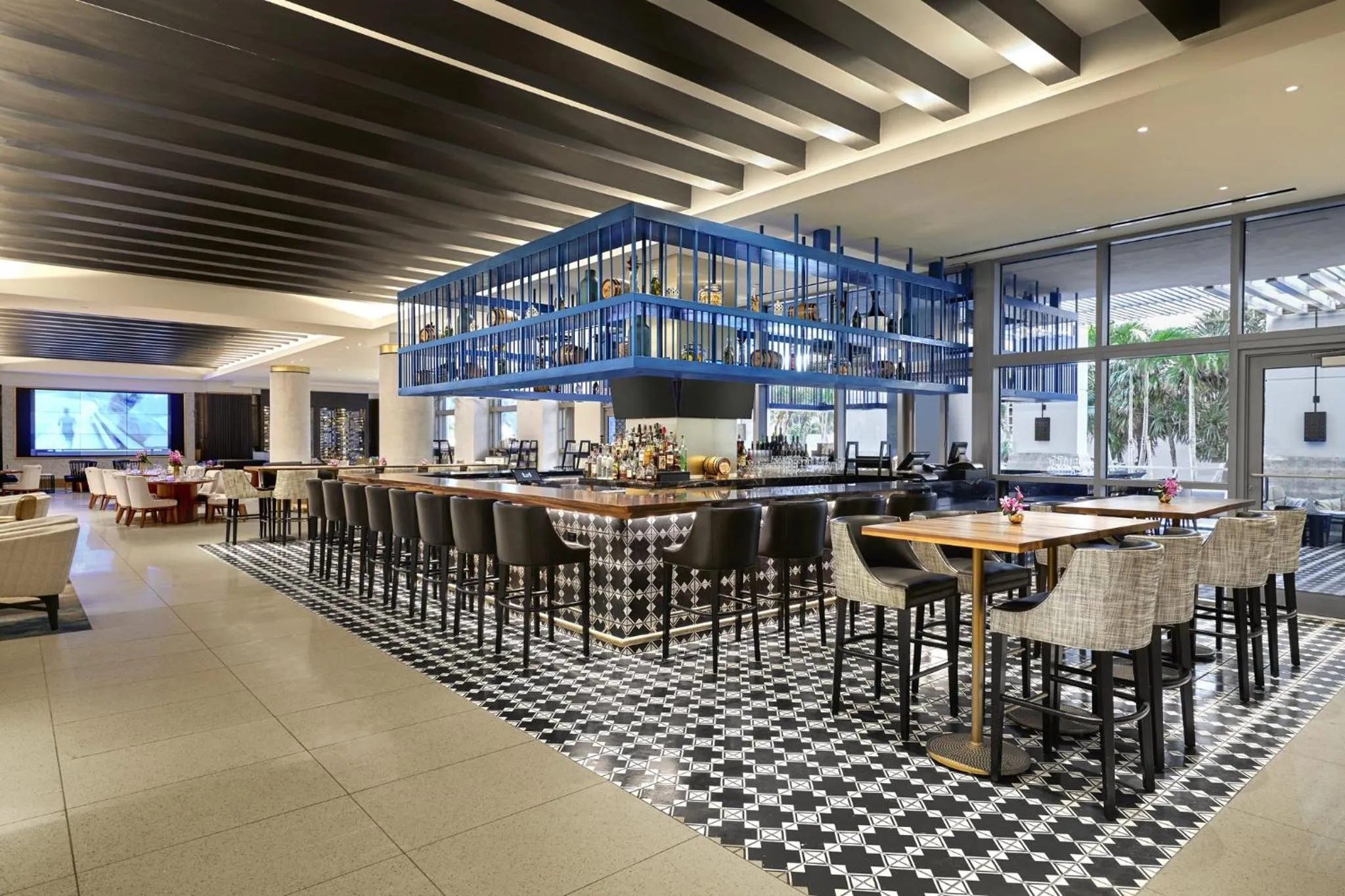 Lounge or bar in Loews Miami Beach Hotel