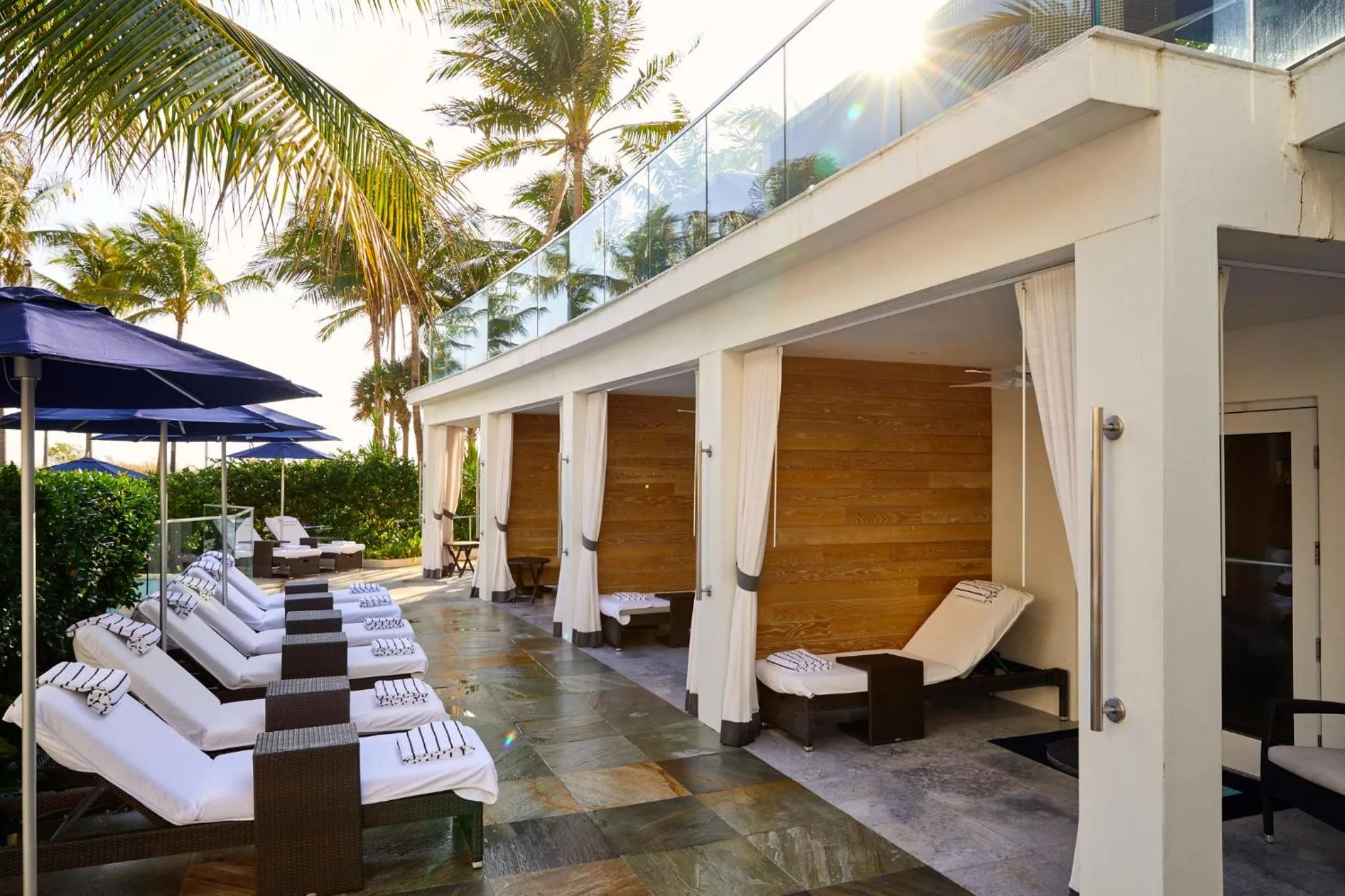 Swimming pool in Loews Miami Beach Hotel
