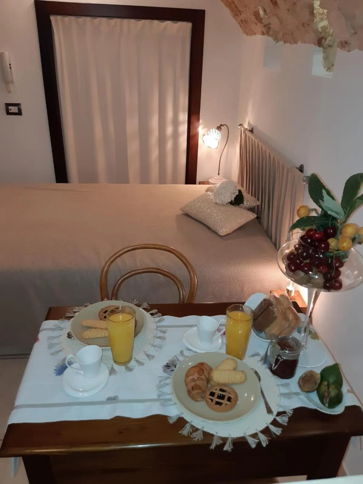 Bed in Donna Lucrezia dimora a corte B&B