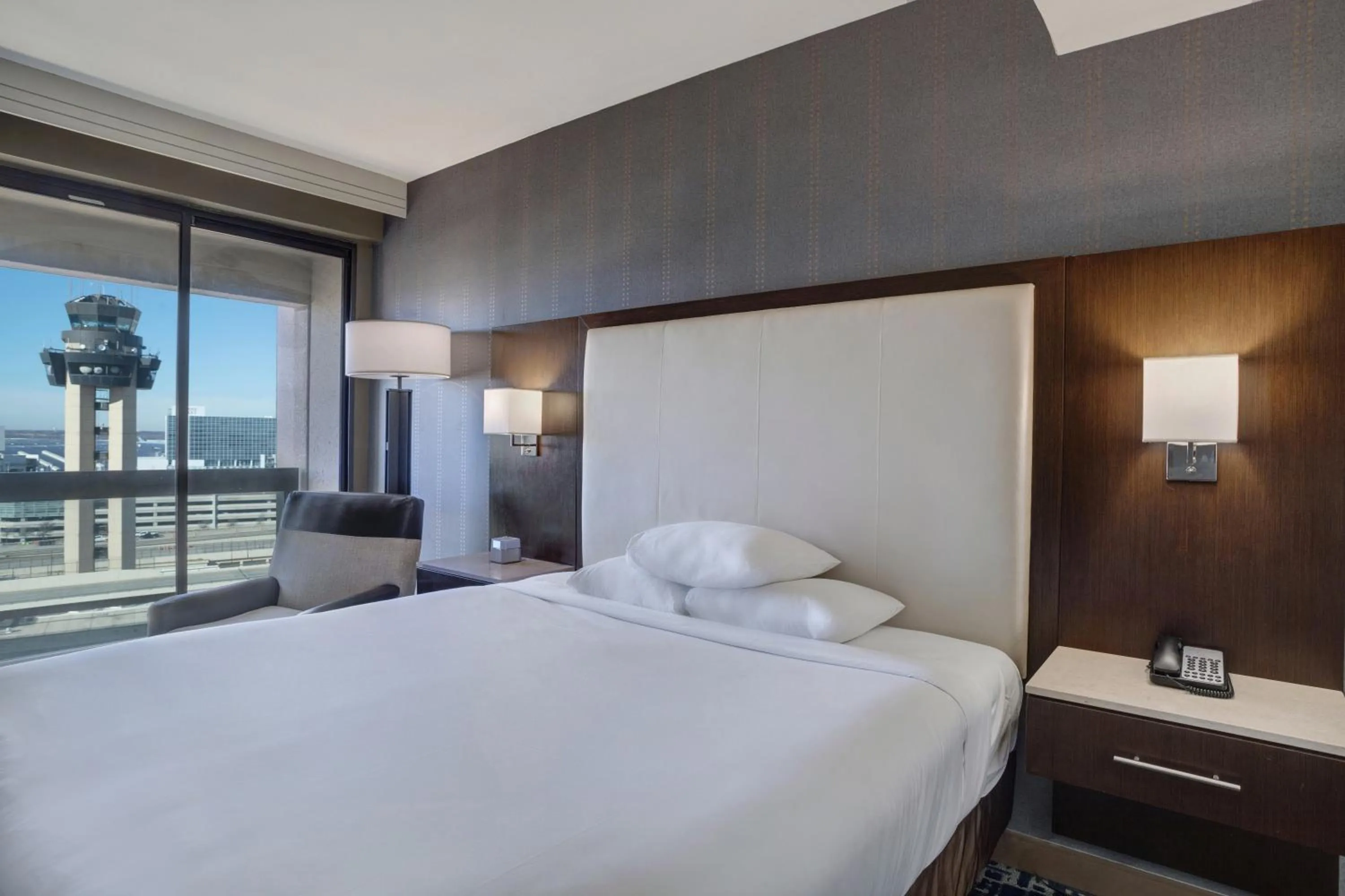 Bedroom, Bed in Hyatt Regency DFW International Airport