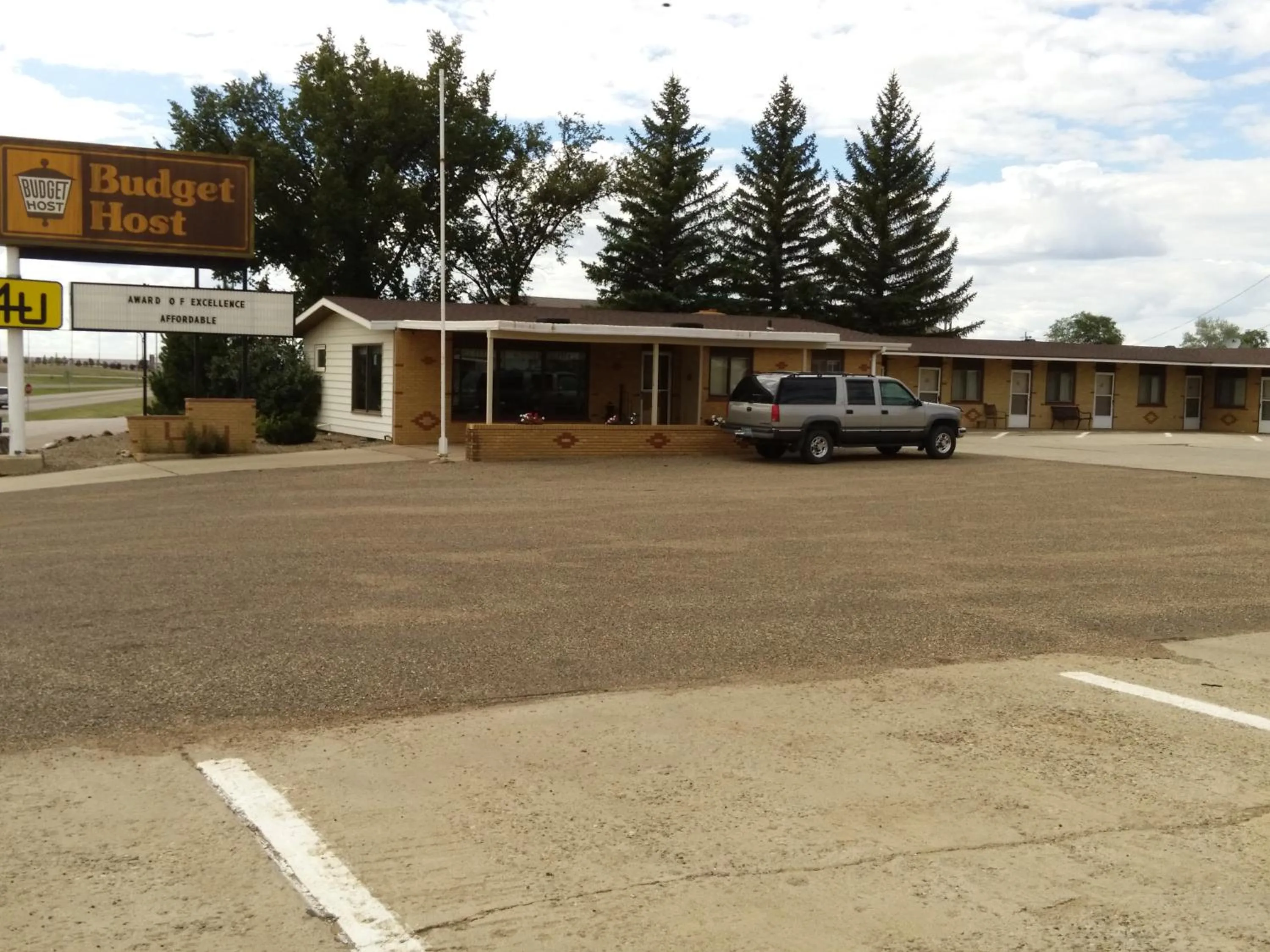 Property building in Budget Host 4U Motel