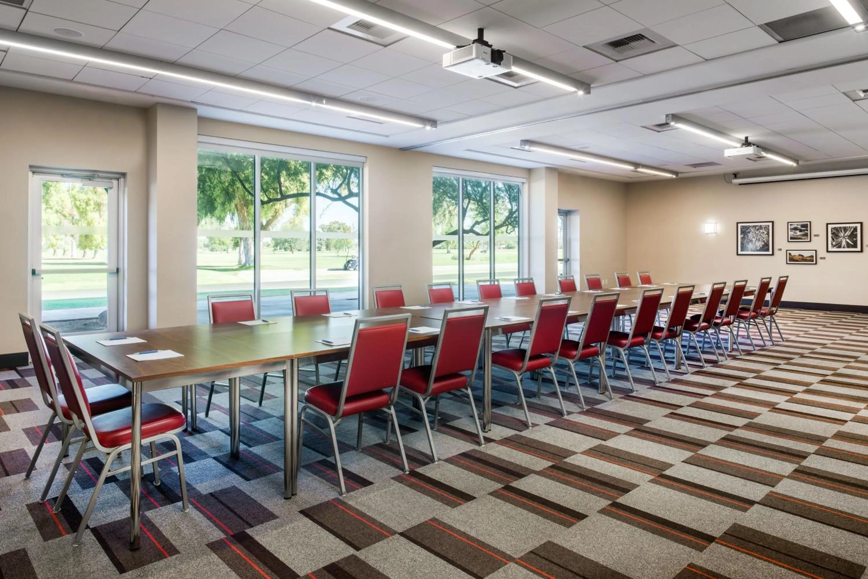 Meeting/conference room in Four Points by Sheraton at Phoenix Mesa Gateway Airport