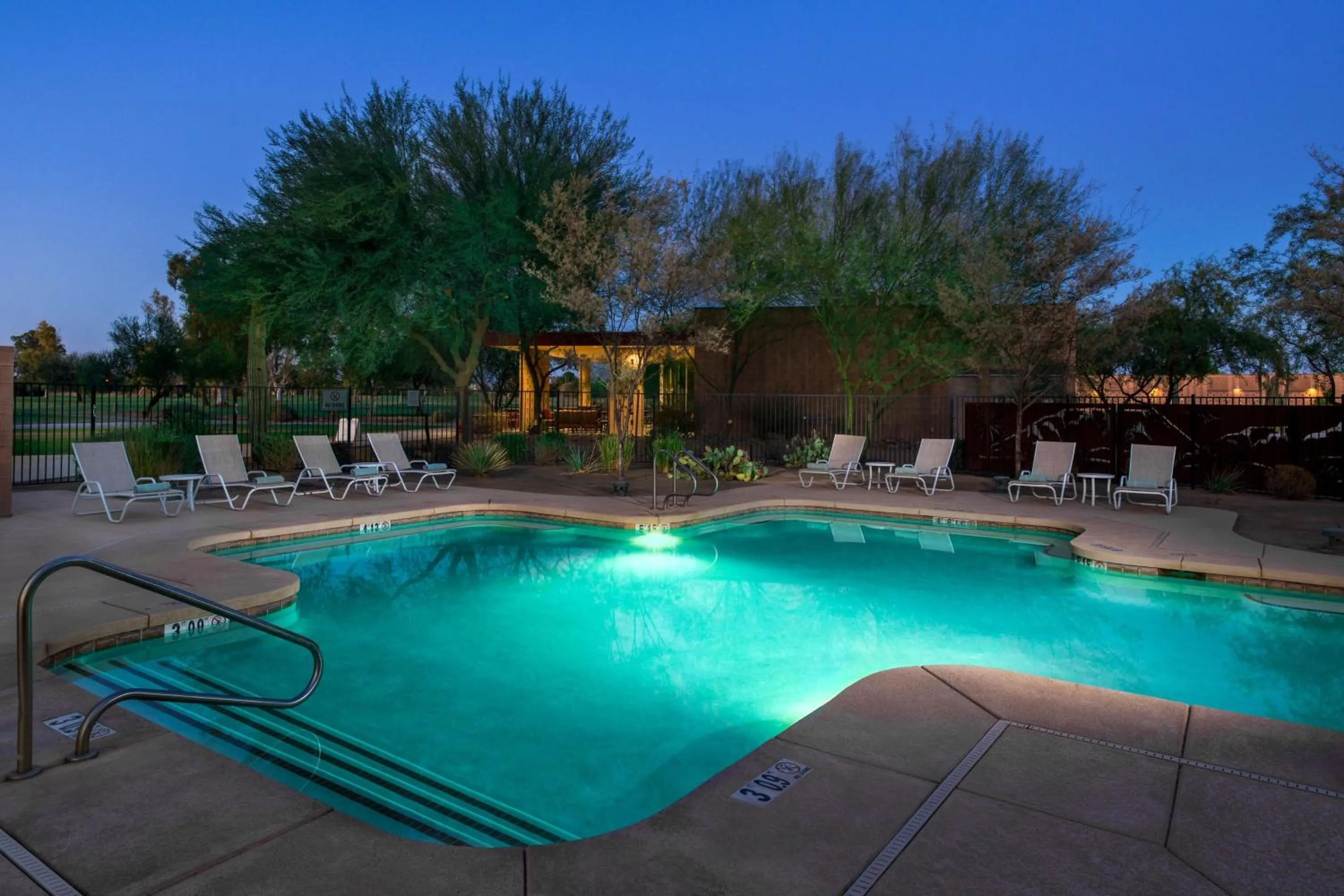 Swimming pool in Four Points by Sheraton at Phoenix Mesa Gateway Airport