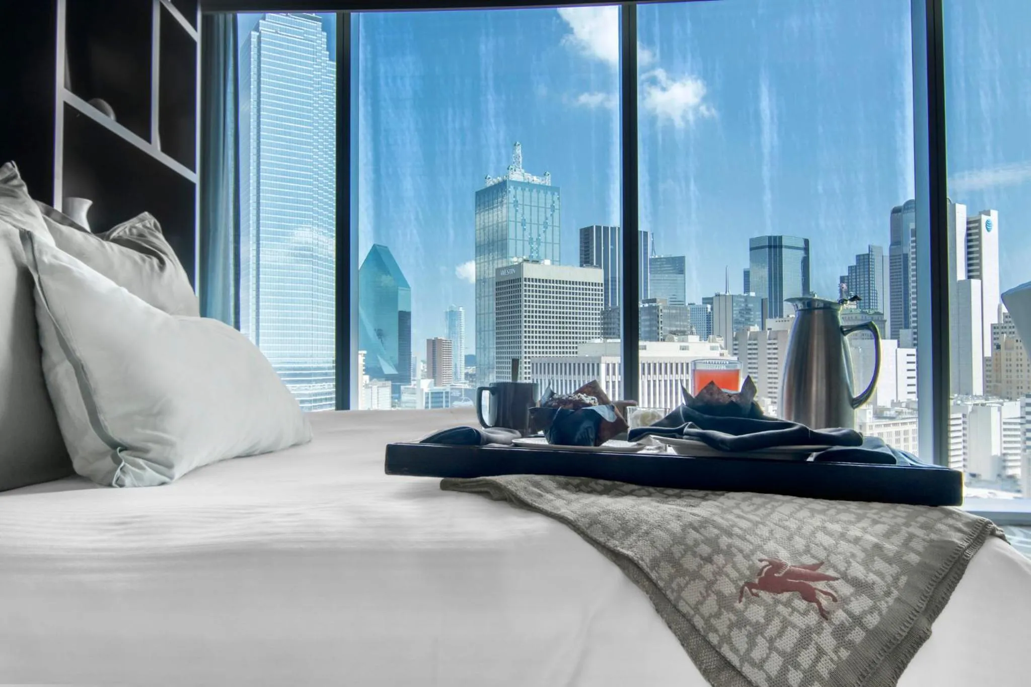 Photo of the whole room, Bed in Omni Dallas Hotel