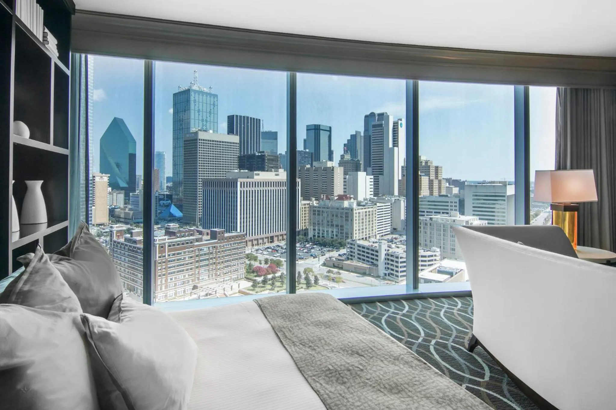 Photo of the whole room, Bed in Omni Dallas Hotel