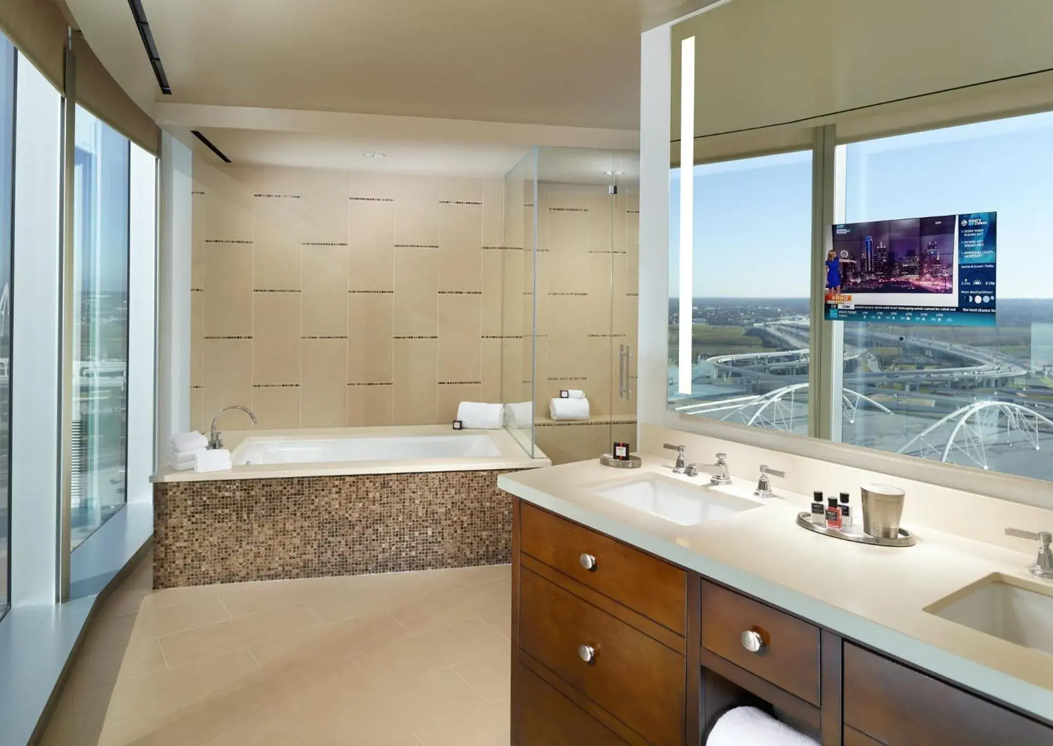 Luxury Corner King Suite in Omni Dallas Hotel Luxury Corner King Suite in Omni Dallas Hotel