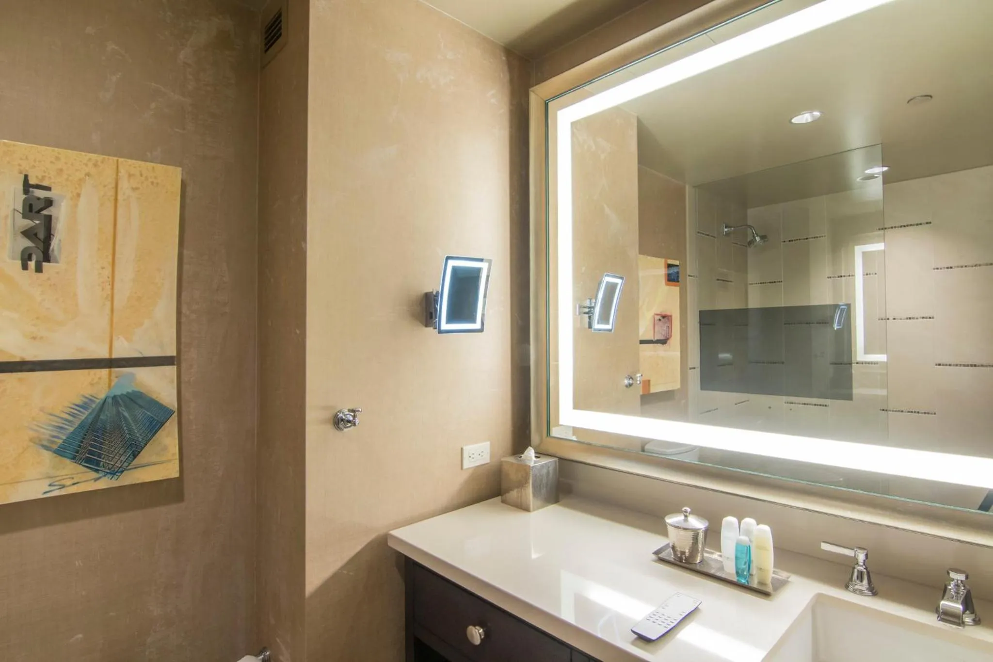 Photo of the whole room in Omni Dallas Hotel