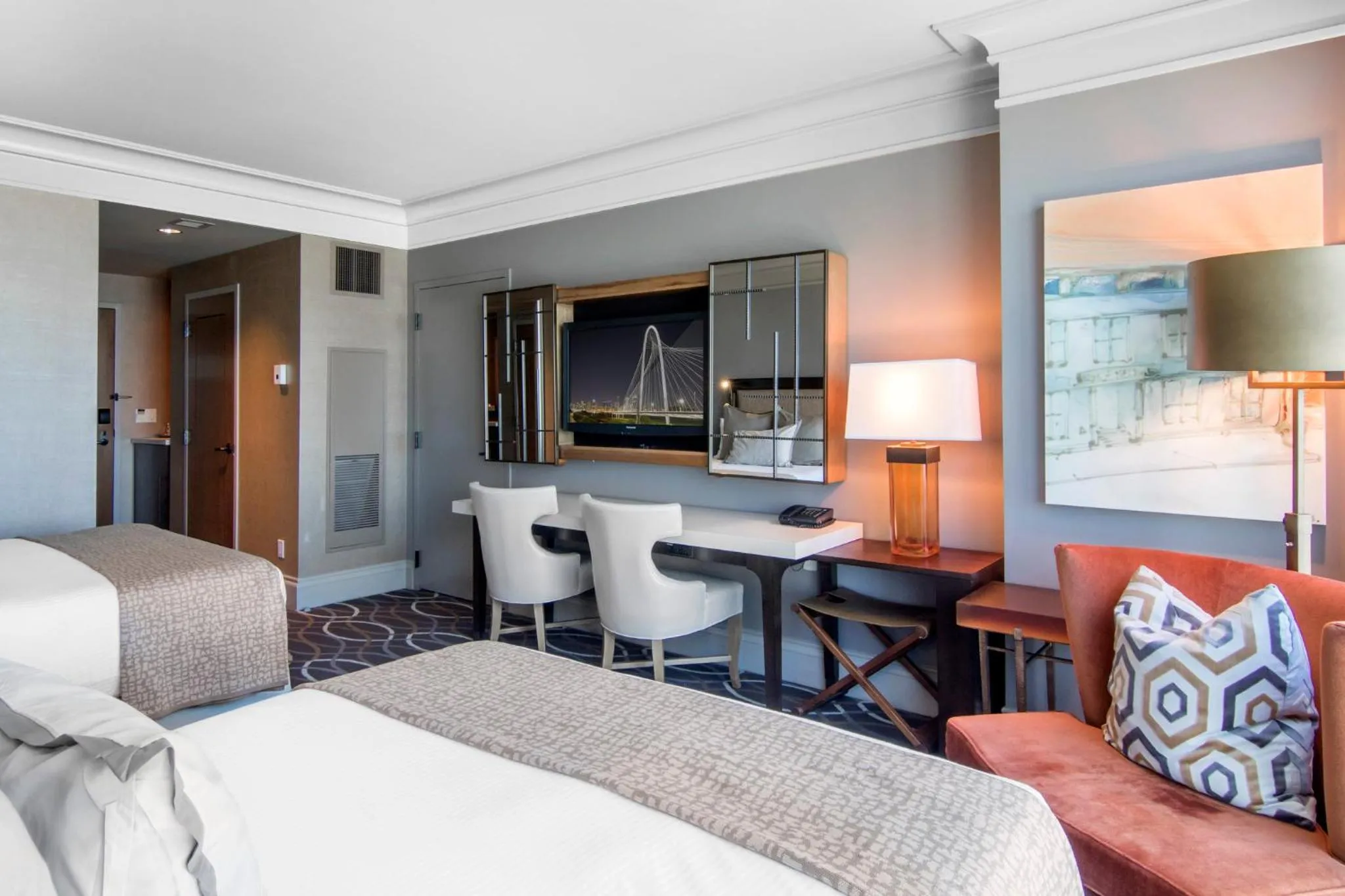 Photo of the whole room, Bed in Omni Dallas Hotel