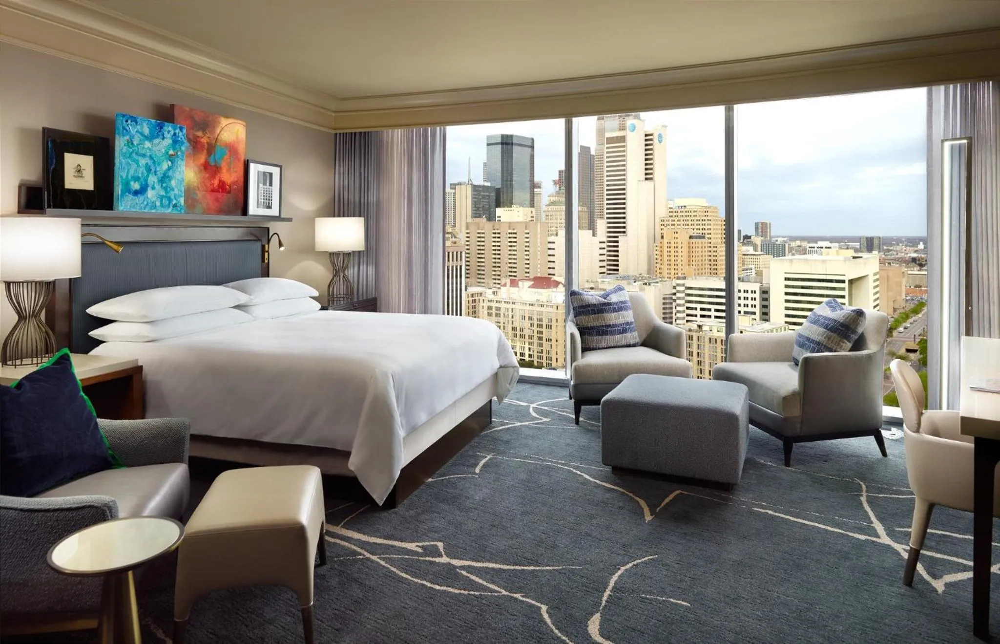 Photo of the whole room, Bed in Omni Dallas Hotel