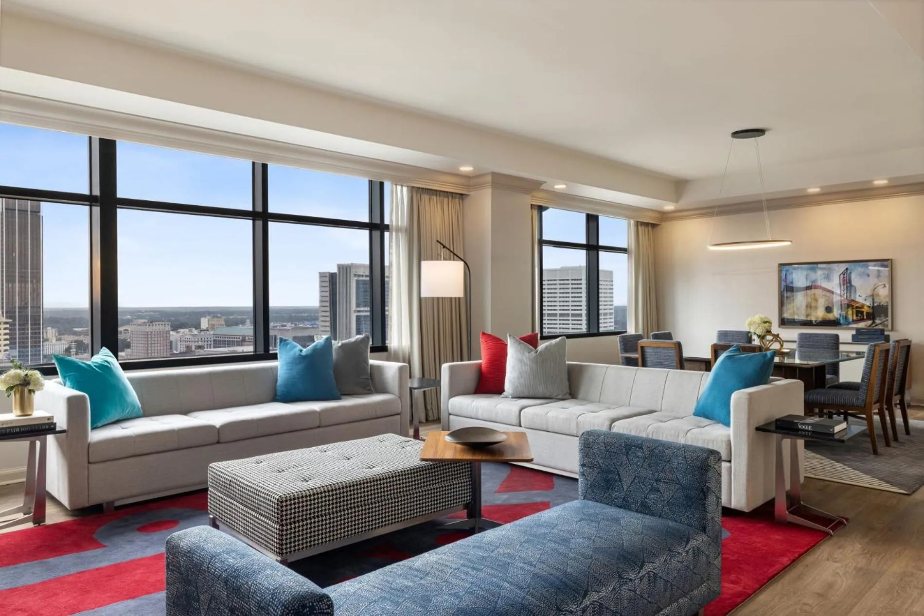 Living room in Omni Atlanta Hotel at Centennial Park