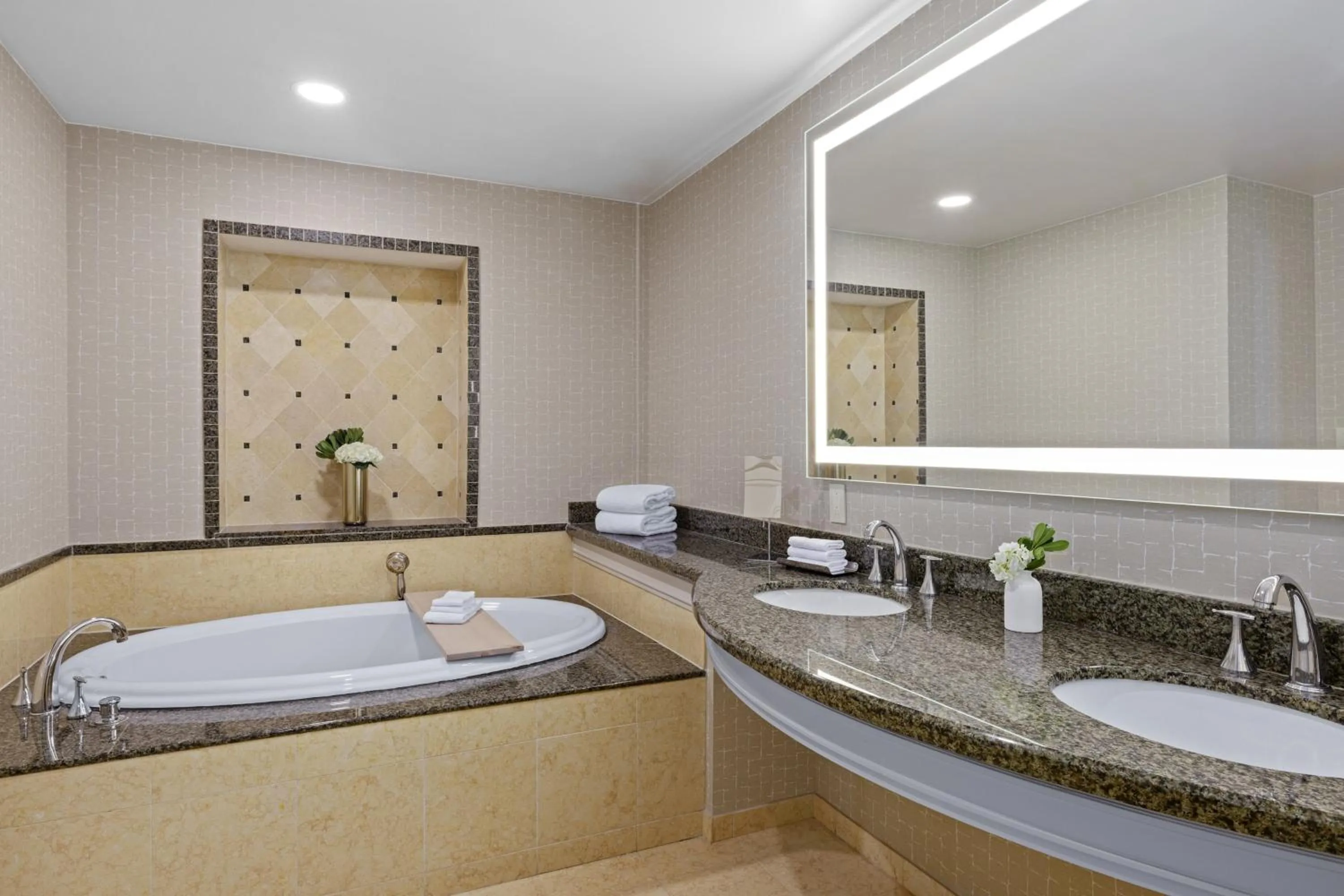 Property building in Omni Atlanta Hotel at Centennial Park