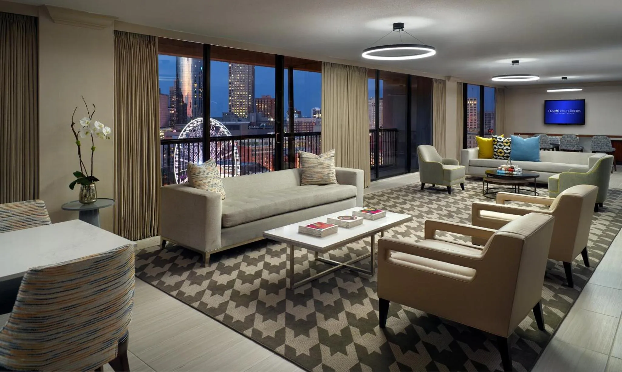 Lounge or bar in Omni Atlanta Hotel at Centennial Park