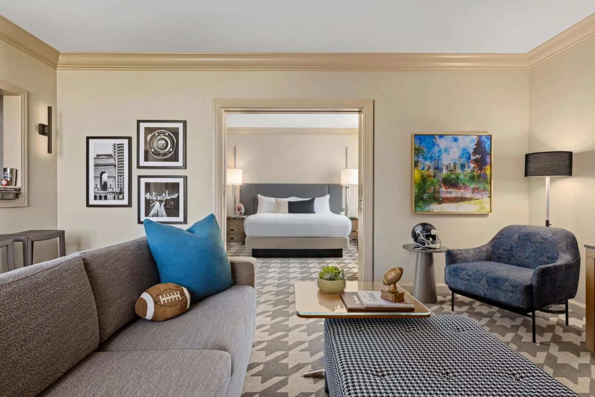 Seating area, Bed in Omni Atlanta Hotel at Centennial Park