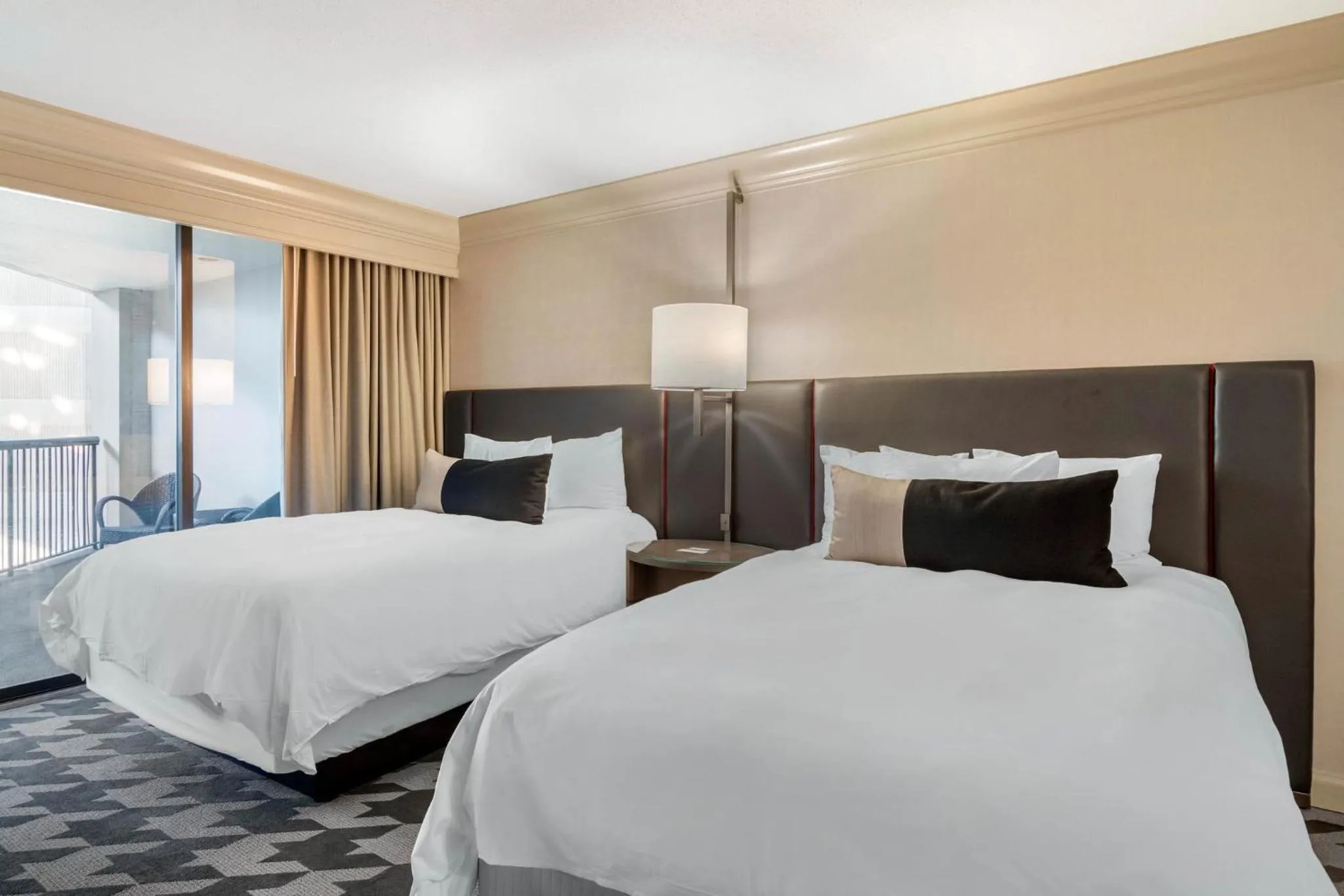 Photo of the whole room, Bed in Omni Atlanta Hotel at Centennial Park
