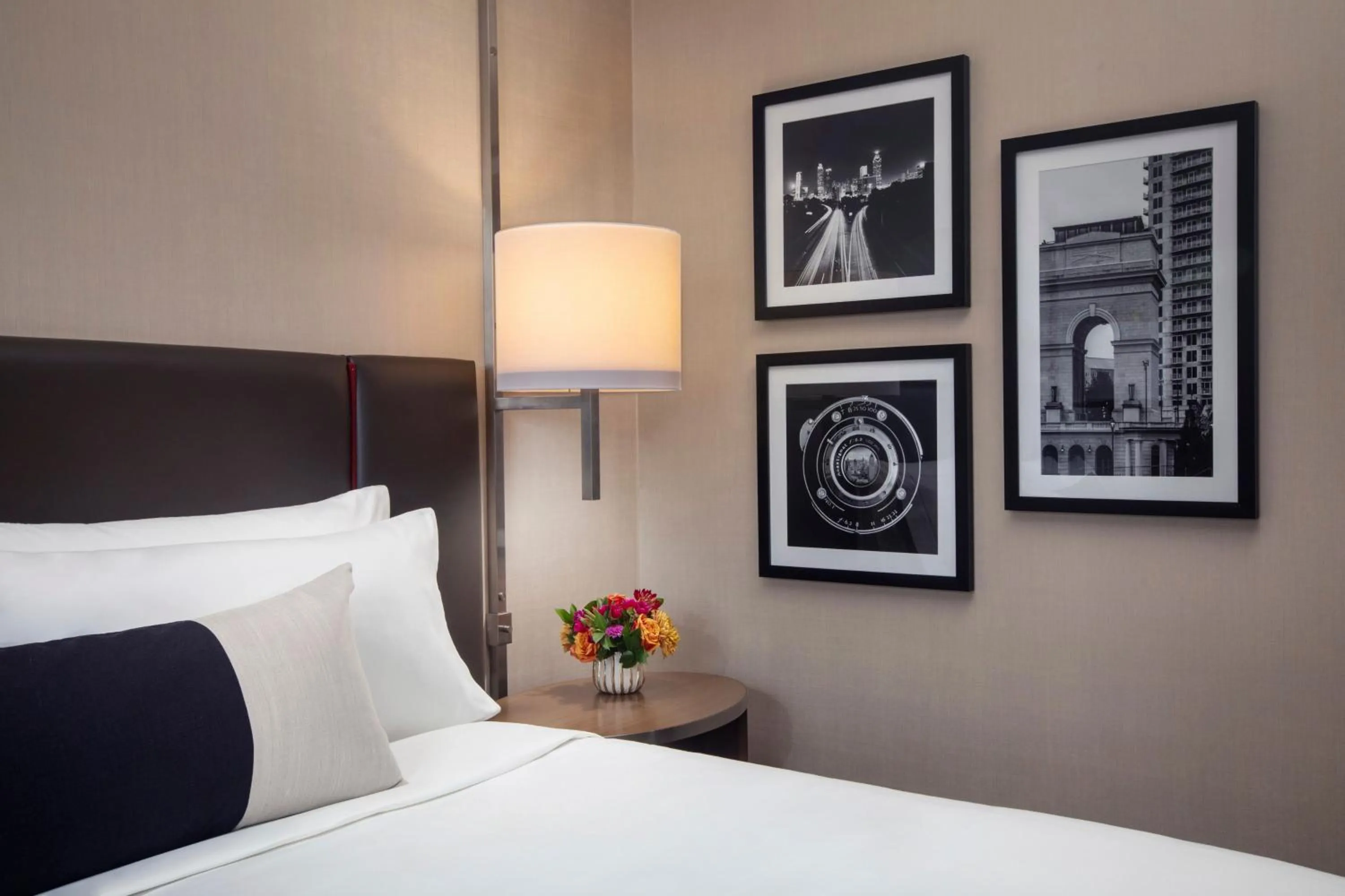 Photo of the whole room, Bed in Omni Atlanta Hotel at Centennial Park