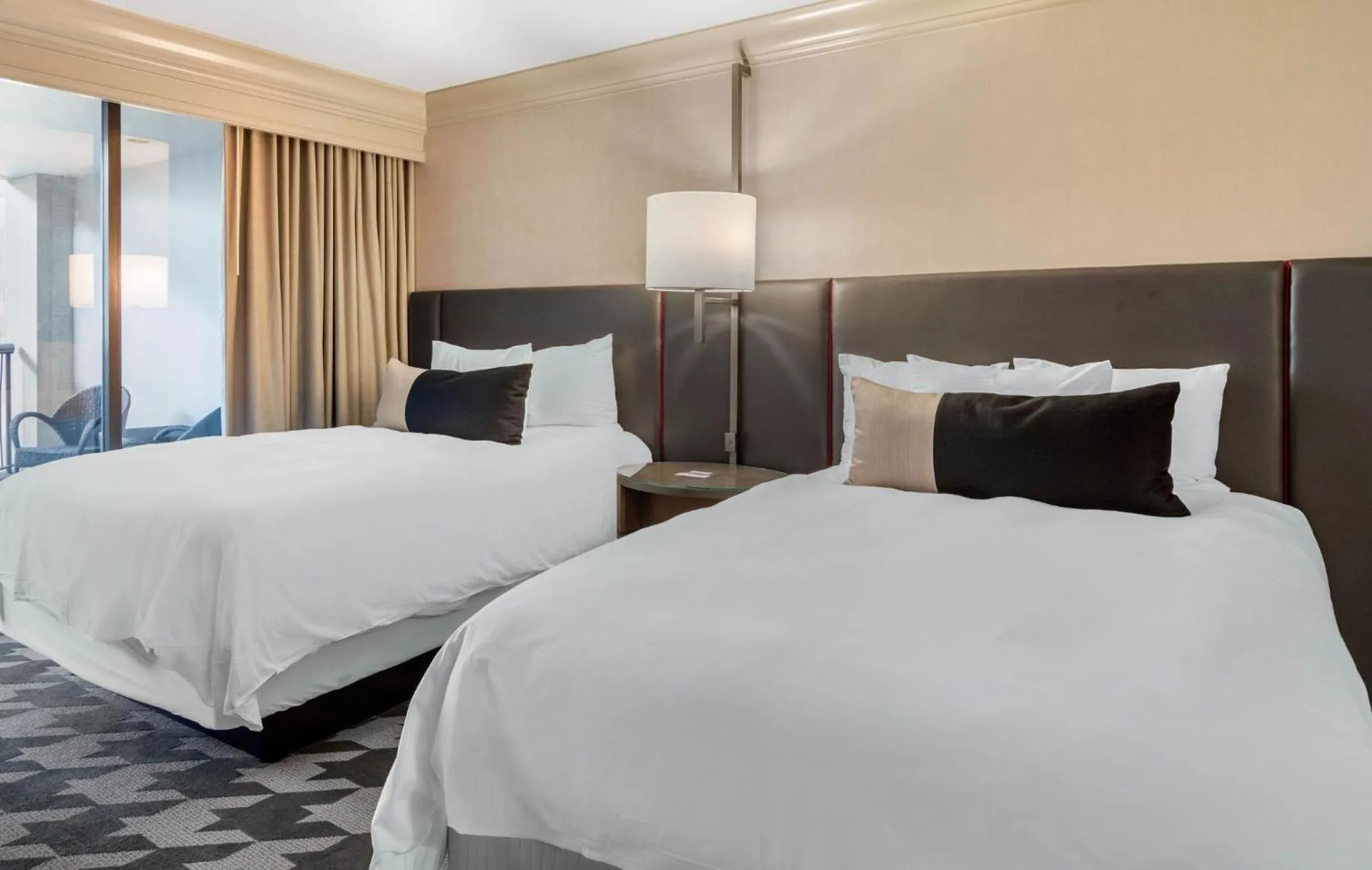 Photo of the whole room, Bed in Omni Atlanta Hotel at Centennial Park