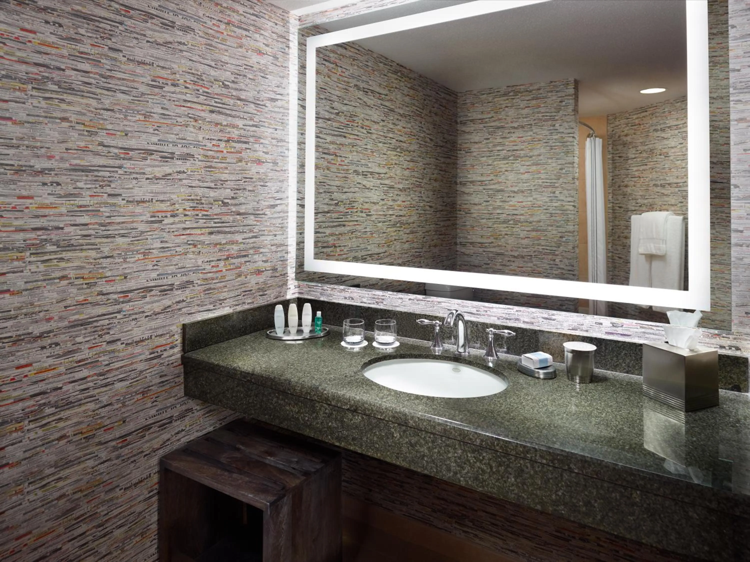 Suite Executive 3 Bedrooms - 3 King Beds in Omni Atlanta Hotel at Centennial Park