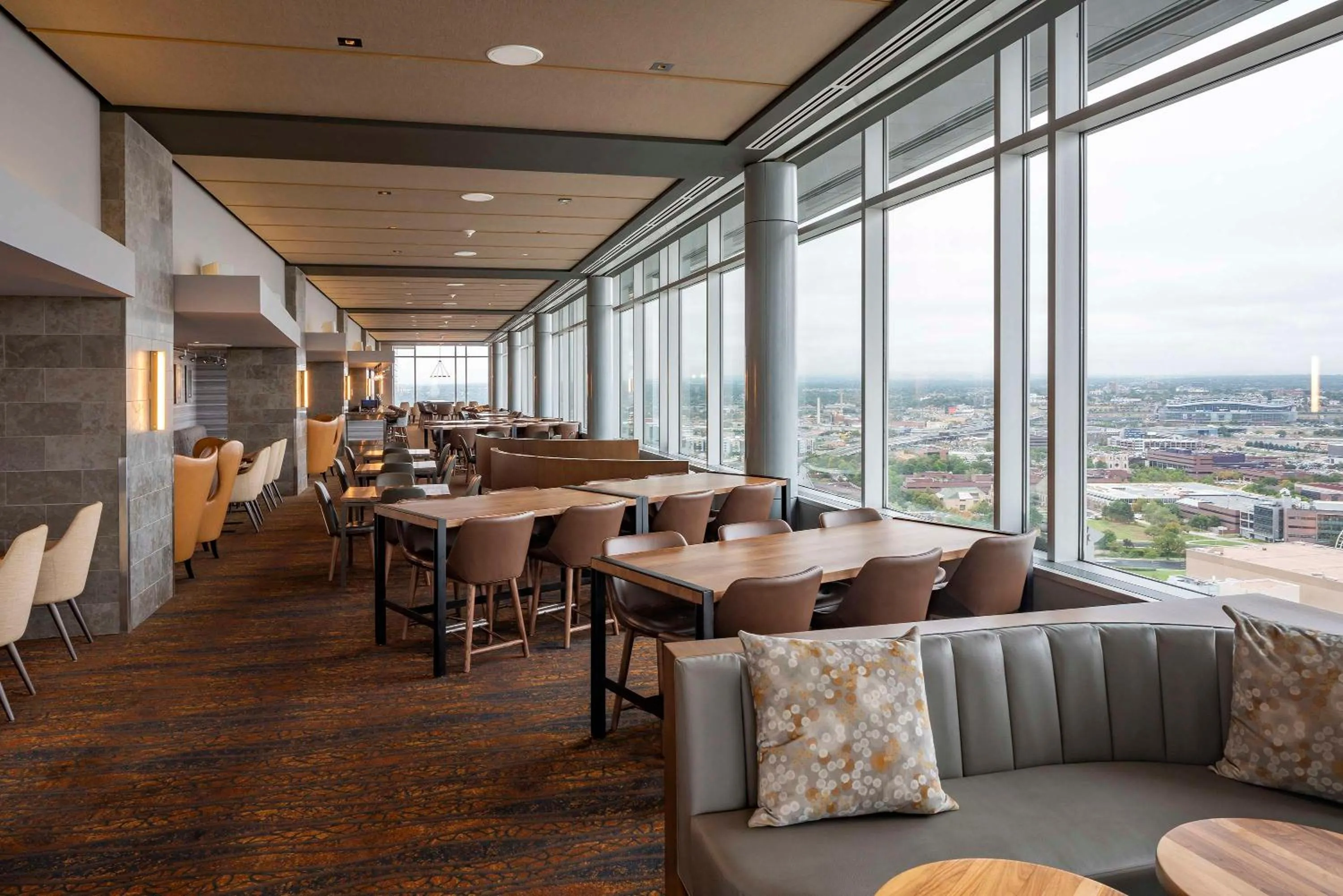 Lounge or bar in Hyatt Regency Denver at Colorado Convention Center