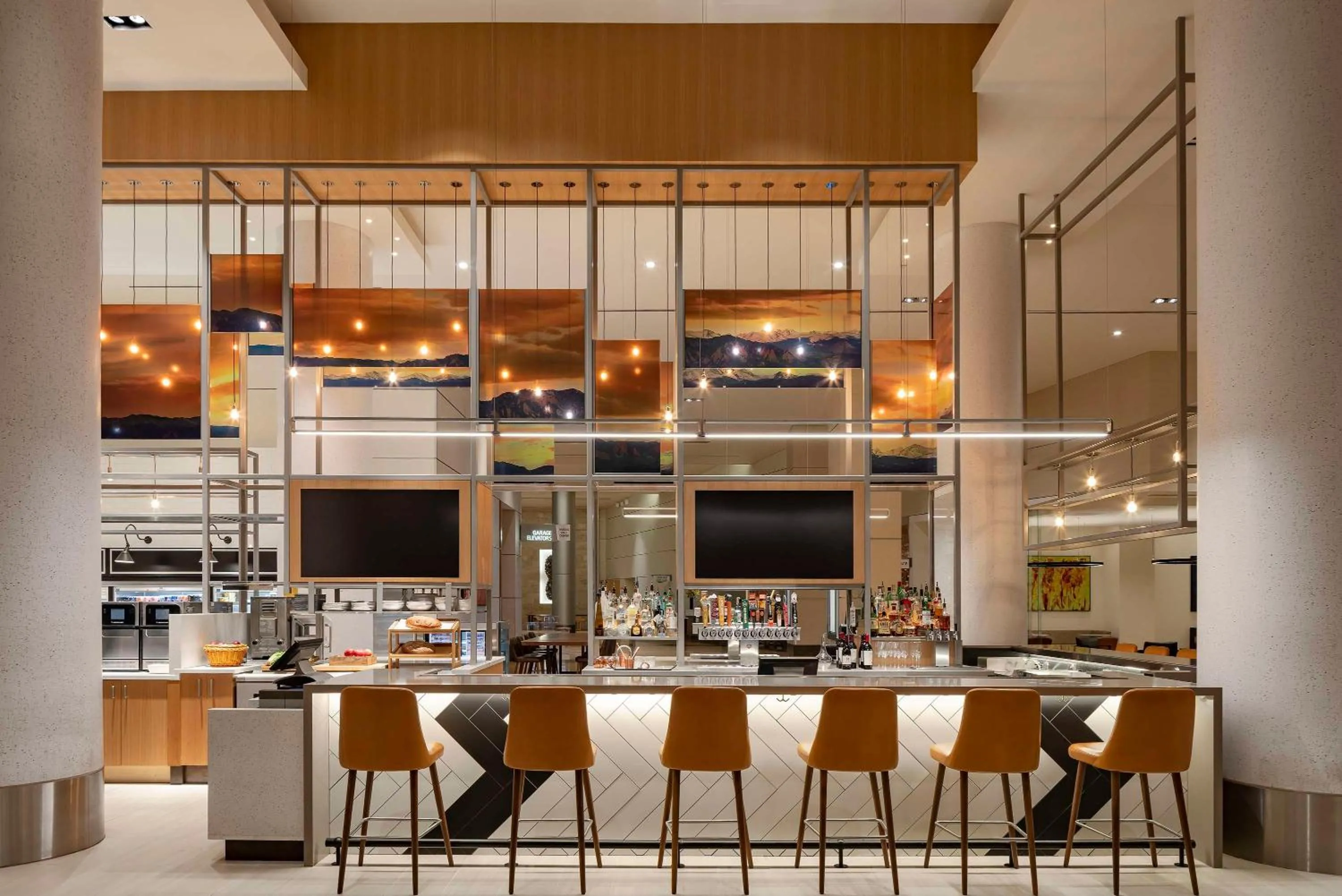 Lounge or bar in Hyatt Regency Denver at Colorado Convention Center