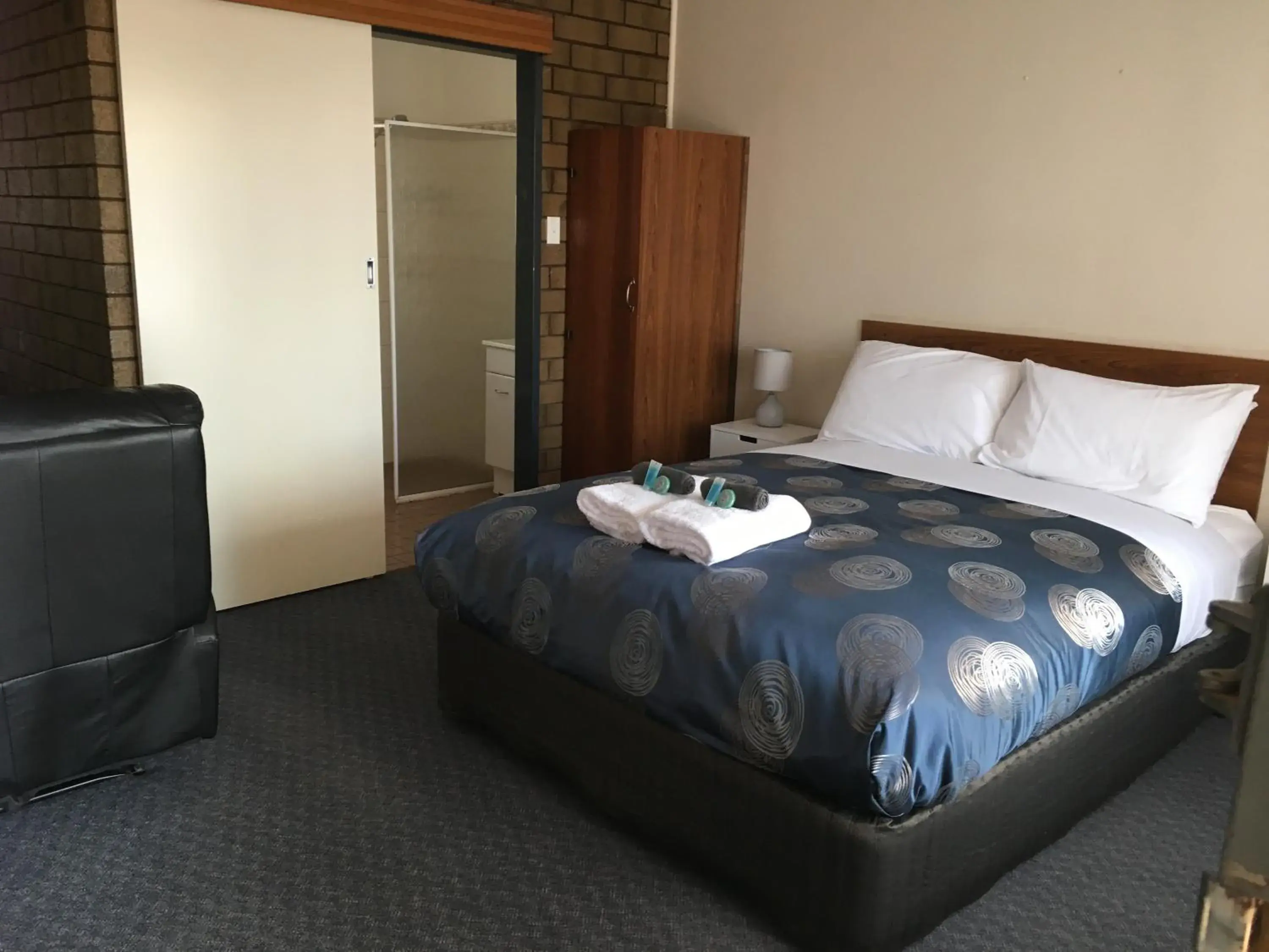 Deluxe Queen Room in Airport Whyalla Motel Deluxe Queen Room in Airport Whyalla Motel