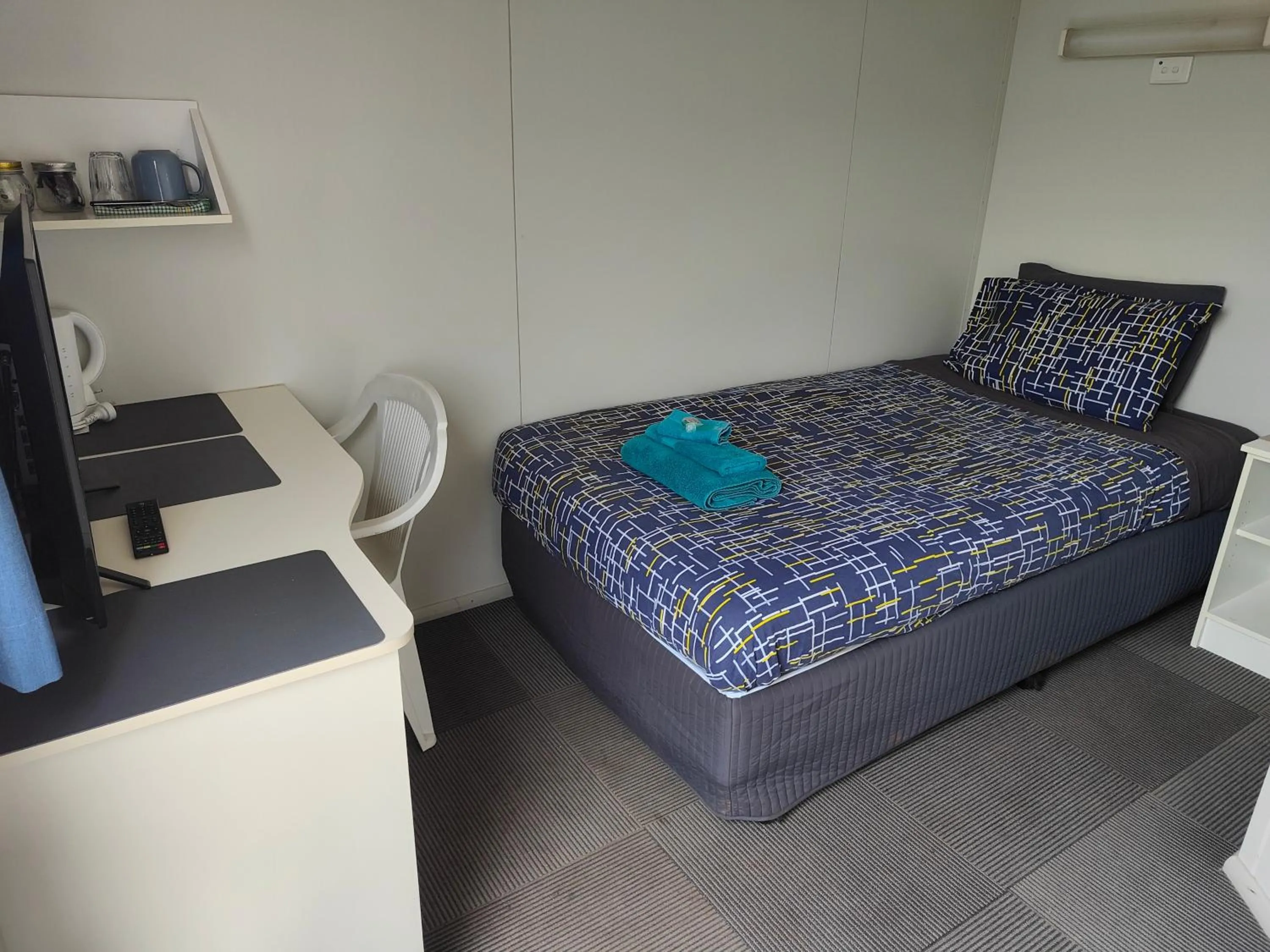 Bed in Airport Whyalla Motel