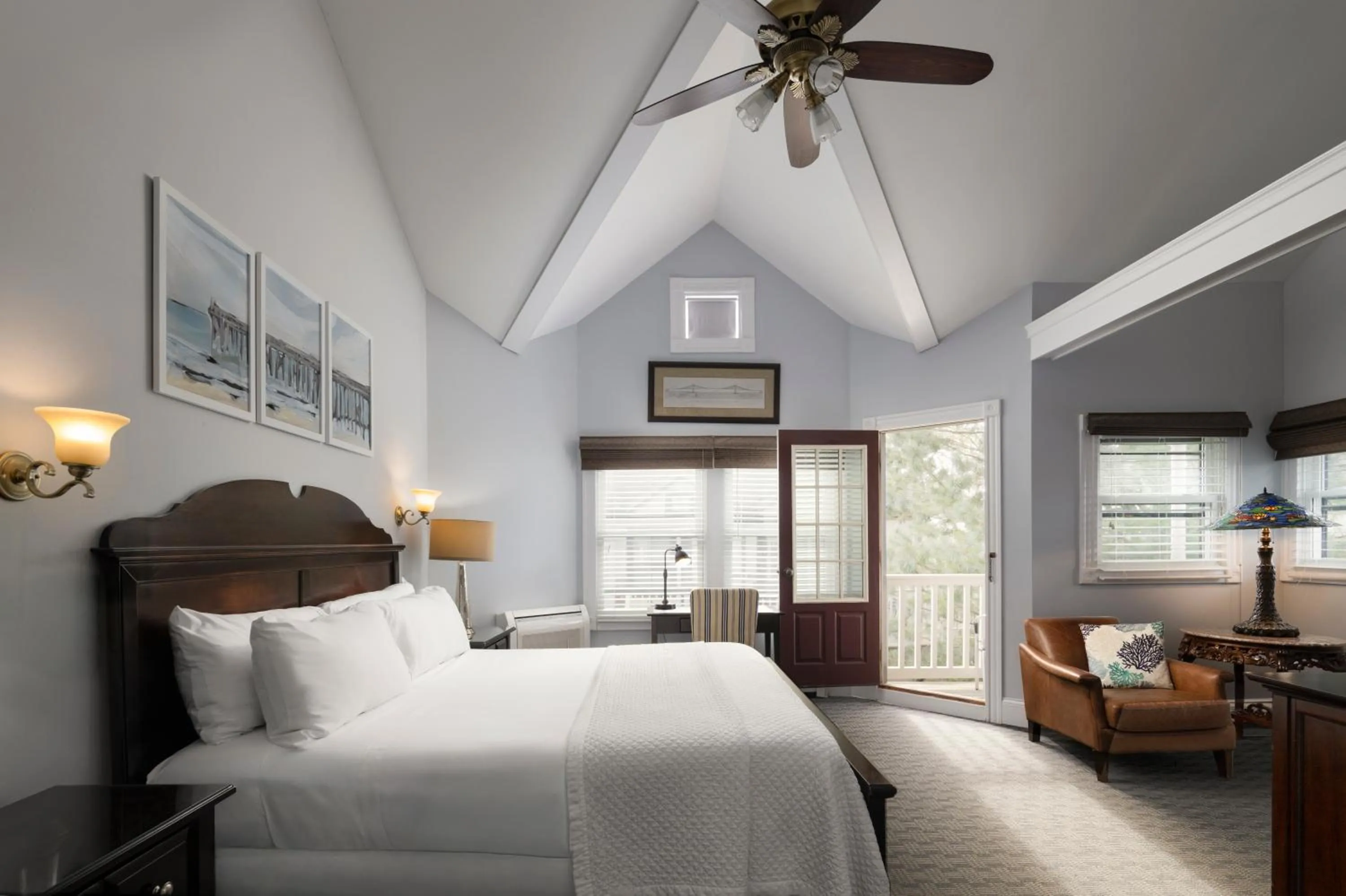 Photo of the whole room, Bed in Crowne Pointe Historic Inn Adults Only