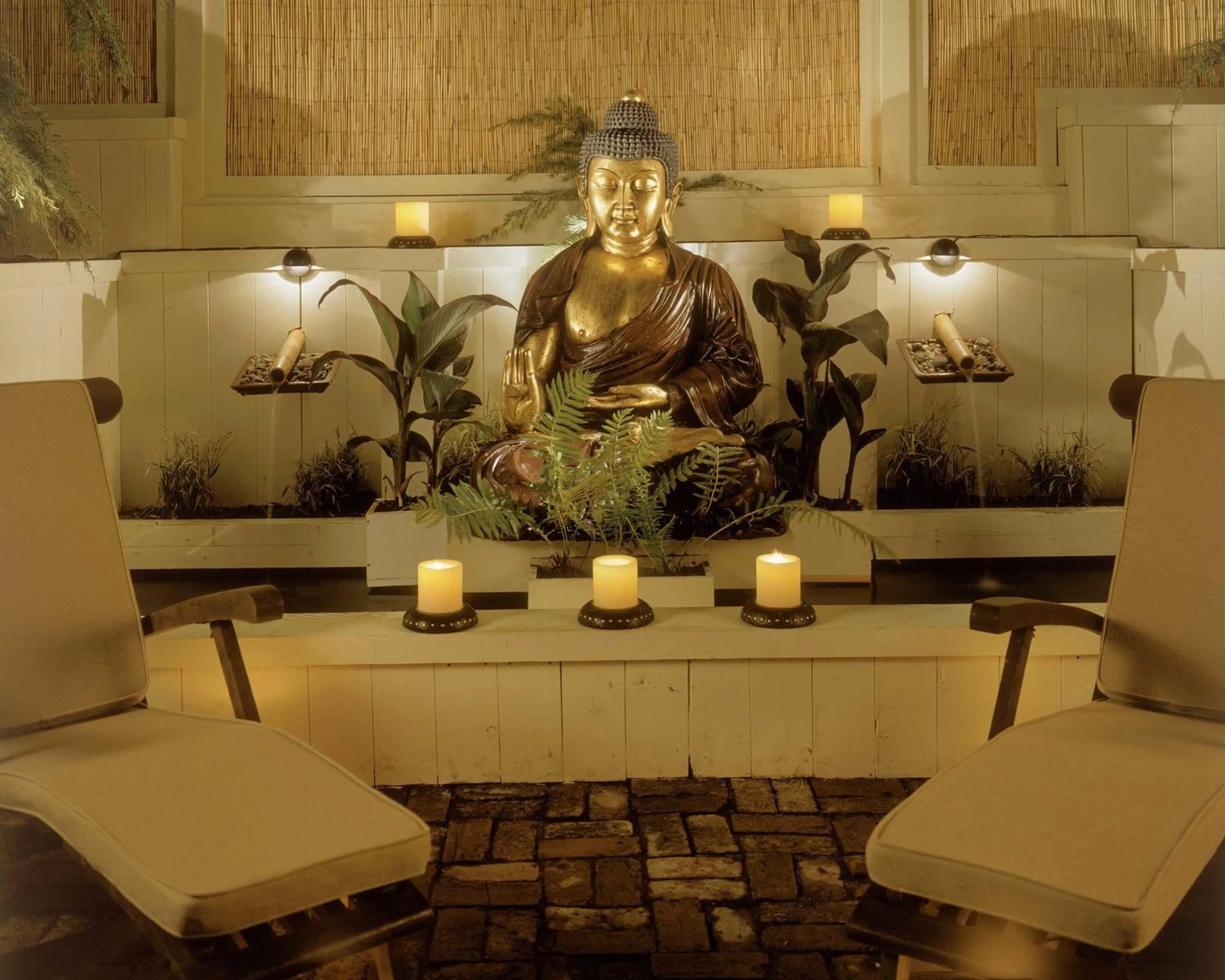 Hot Tub in Crowne Pointe Historic Inn Adults Only