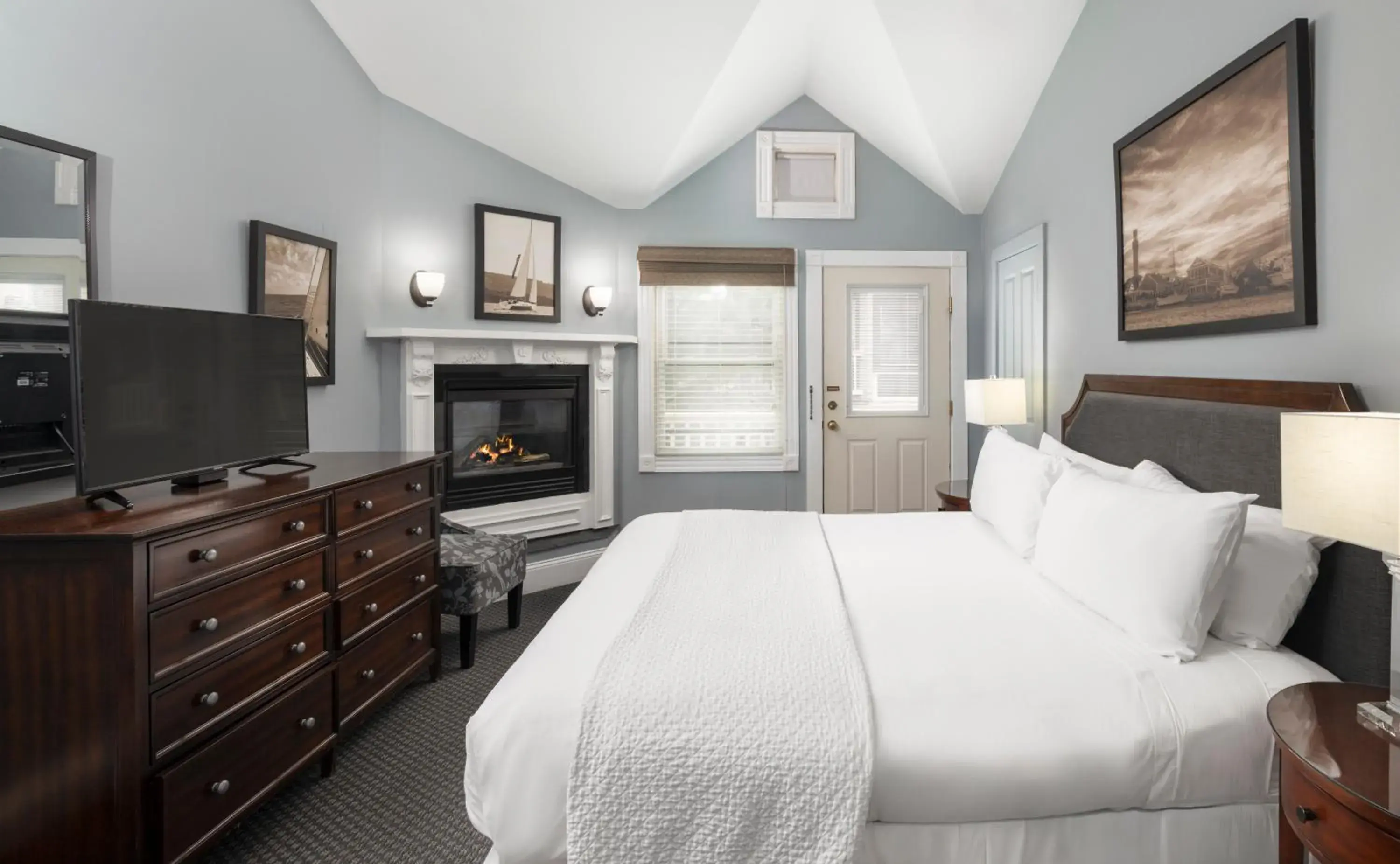 King Room with Spa Bath in Crowne Pointe Historic Inn Adults Only King Room with Spa Bath in Crowne Pointe Historic Inn Adults Only