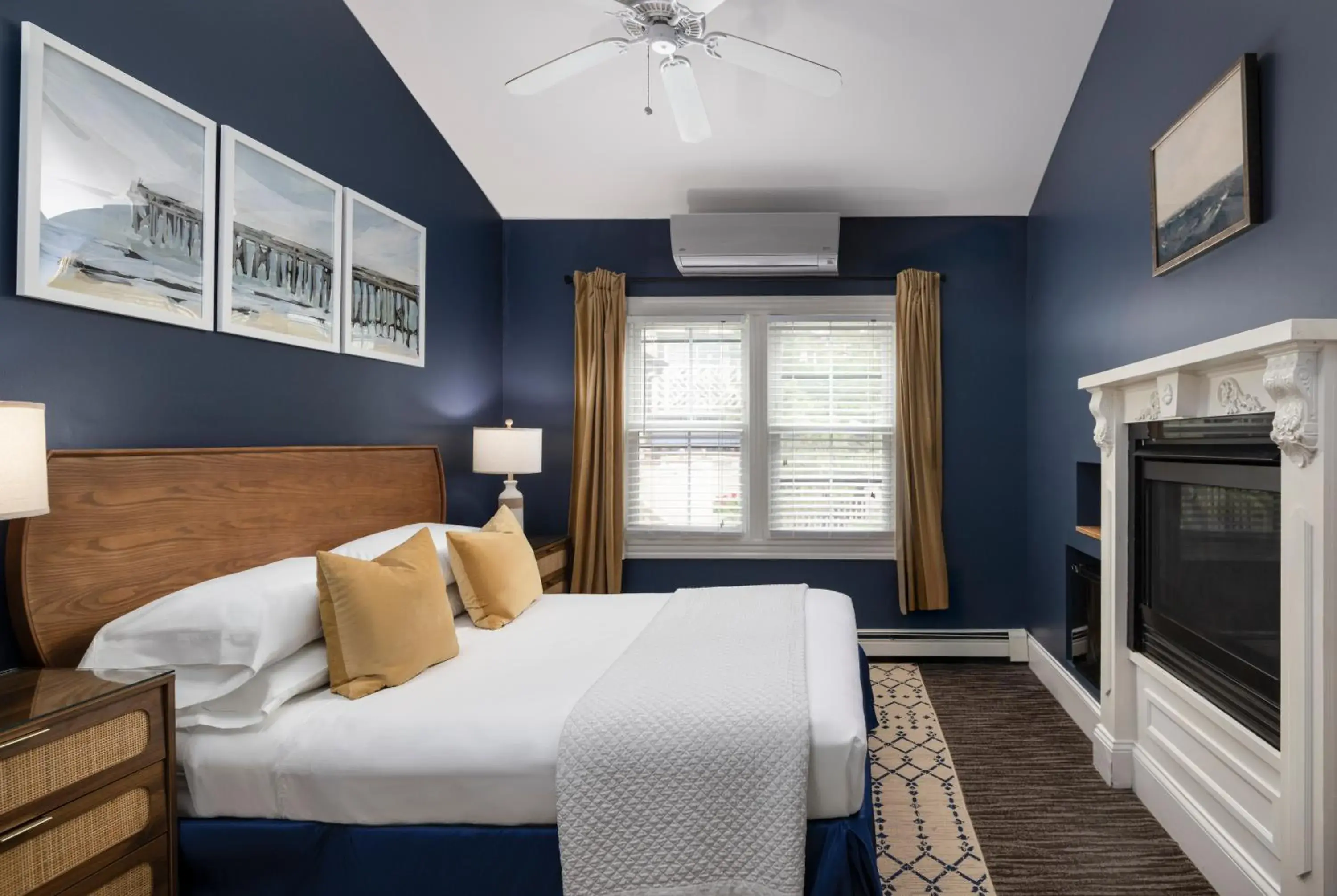 Queen Room in Crowne Pointe Historic Inn Adults Only Queen Room in Crowne Pointe Historic Inn Adults Only