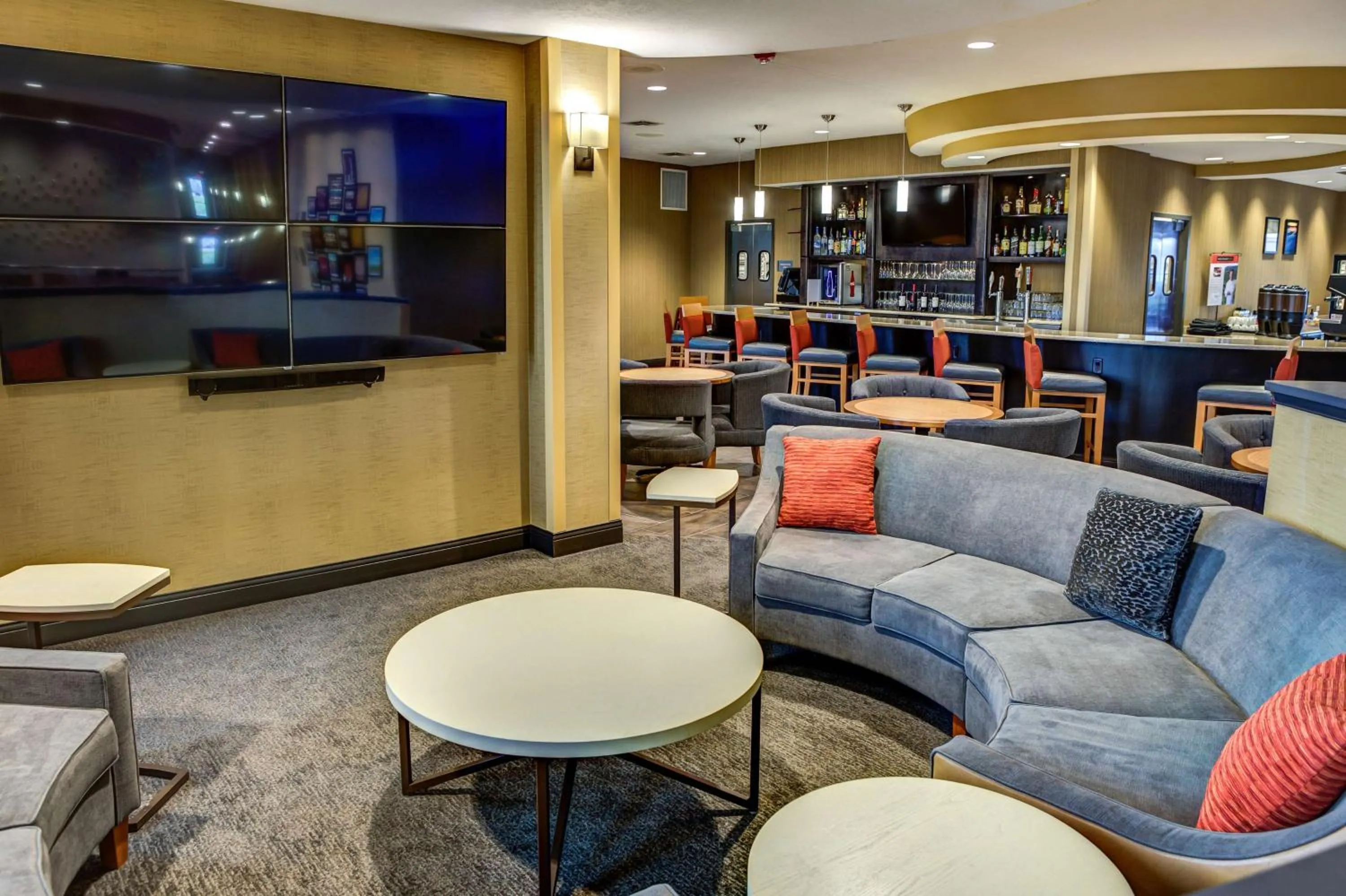 Lobby or reception in DoubleTree by Hilton West Fargo Sanford Medical Center Area
