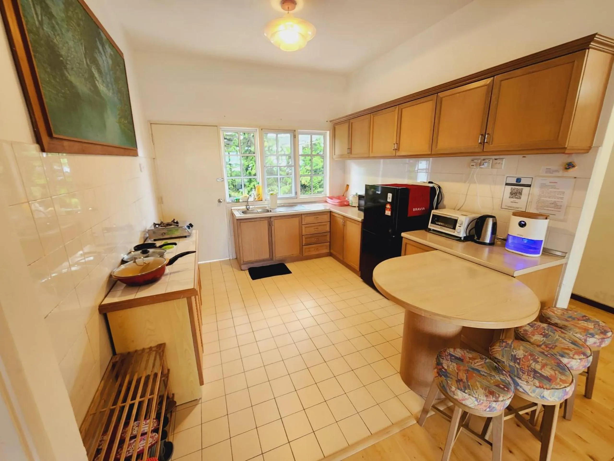 Kitchen or kitchenette in Little England B8