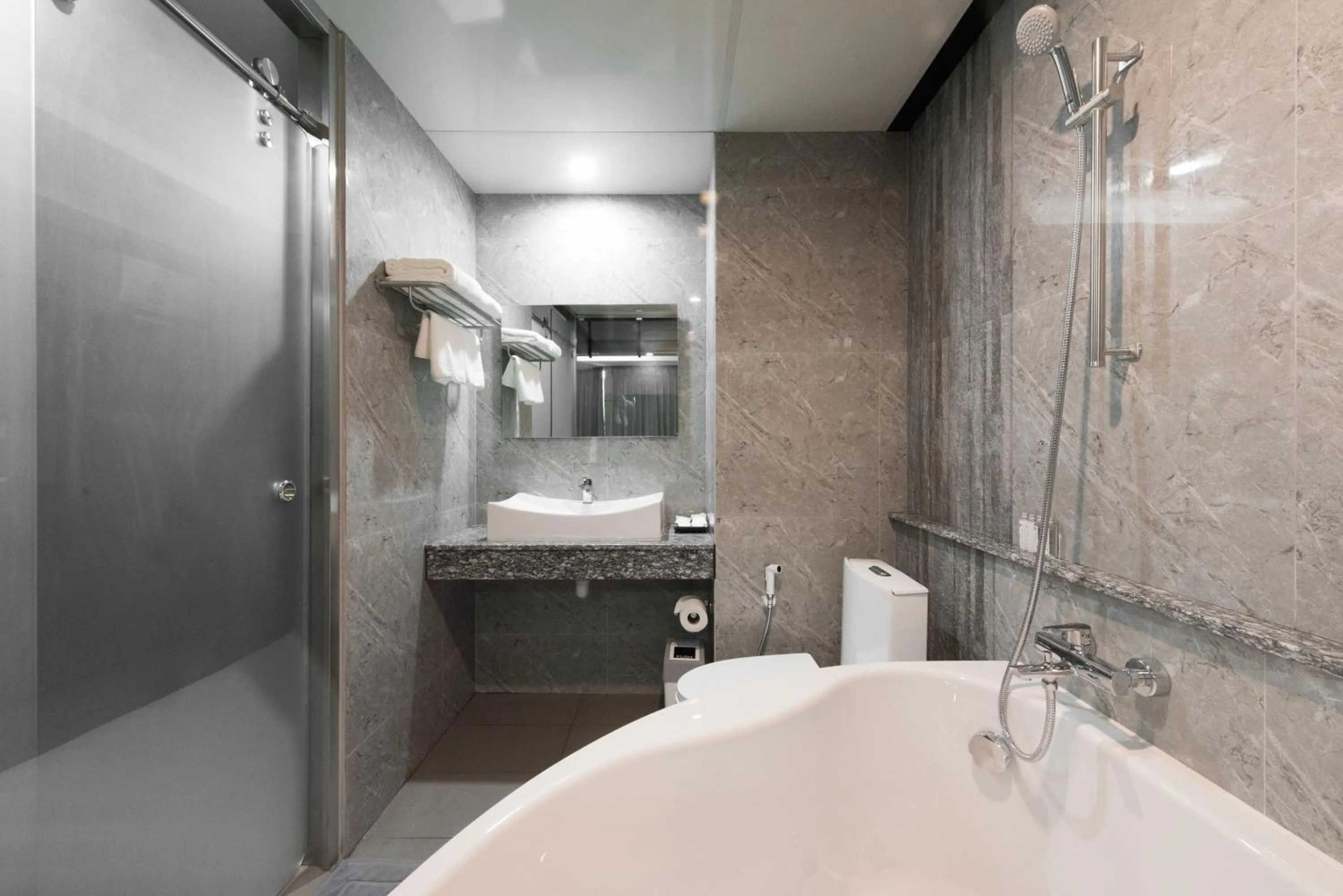 Shower in Bangkok City Link Hotel