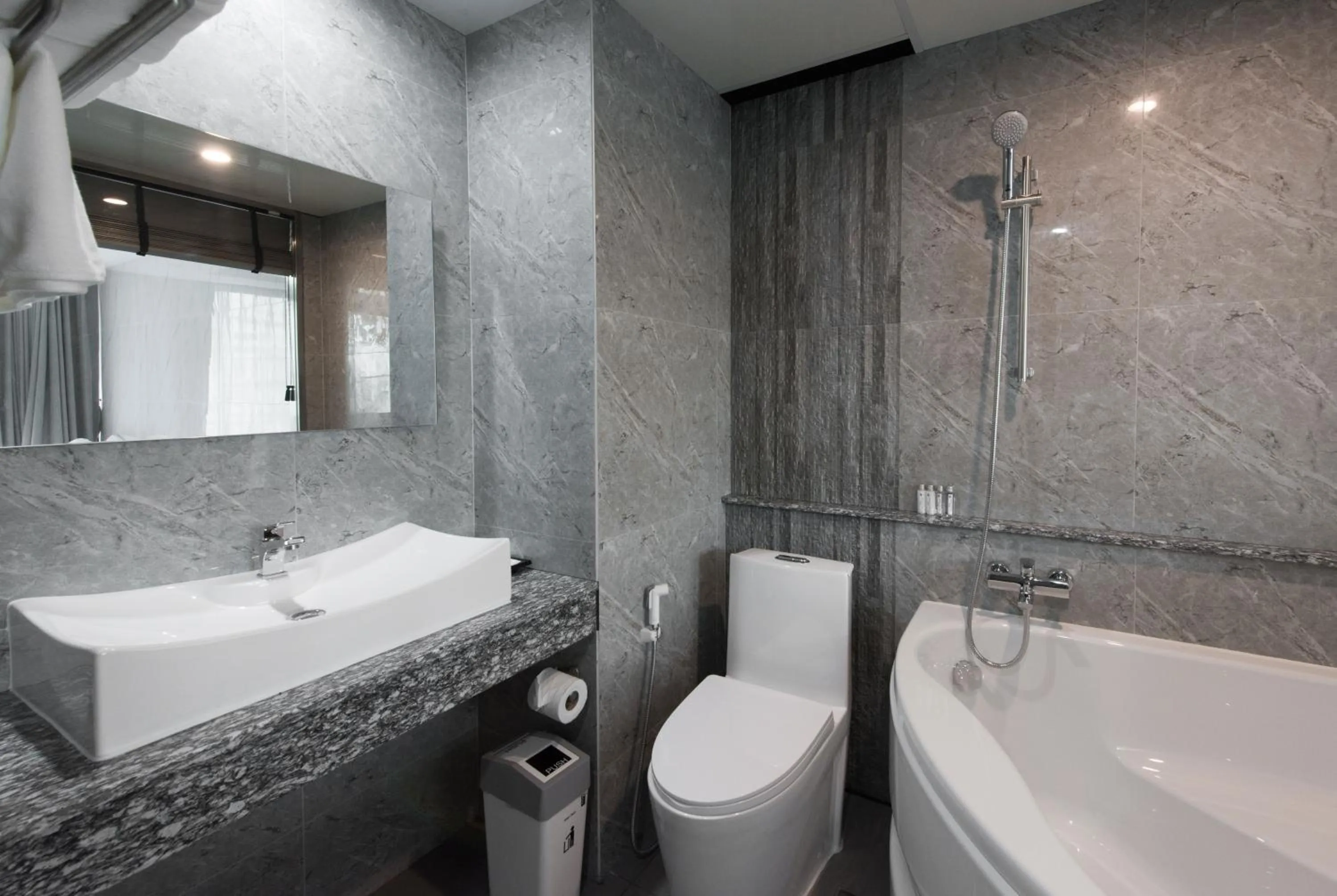 Shower in Bangkok City Link Hotel