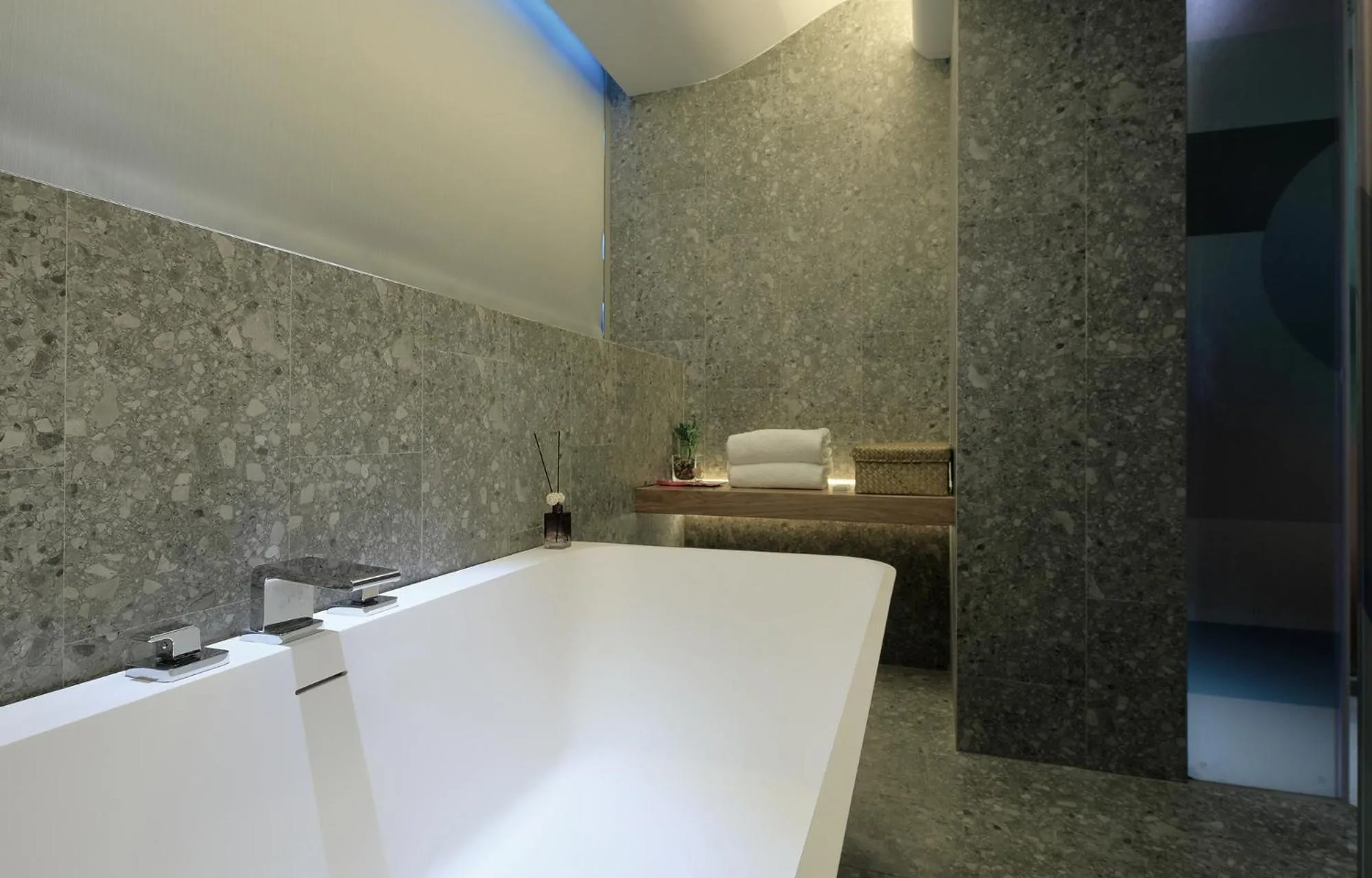 Hot Tub in EBO Hotel (Hangzhou West Lake)