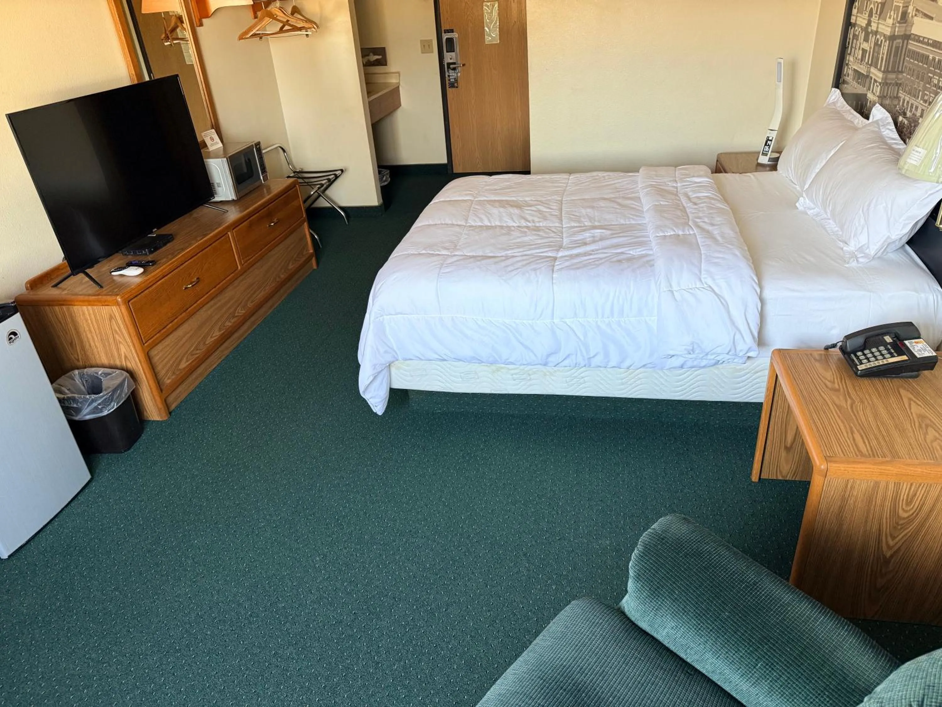 Bed in Budget inn & Suites