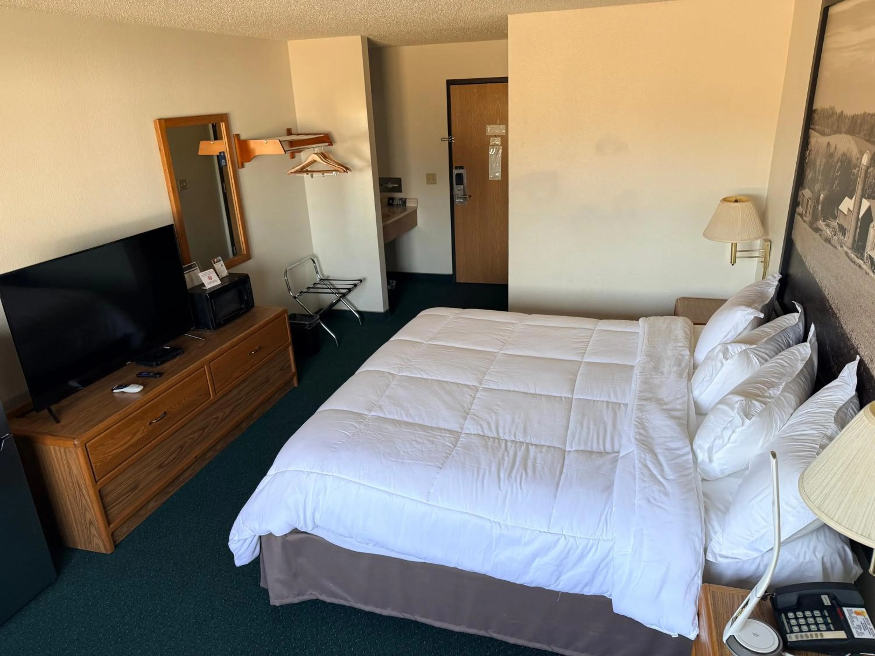 TV and multimedia, Bed in Budget inn & Suites